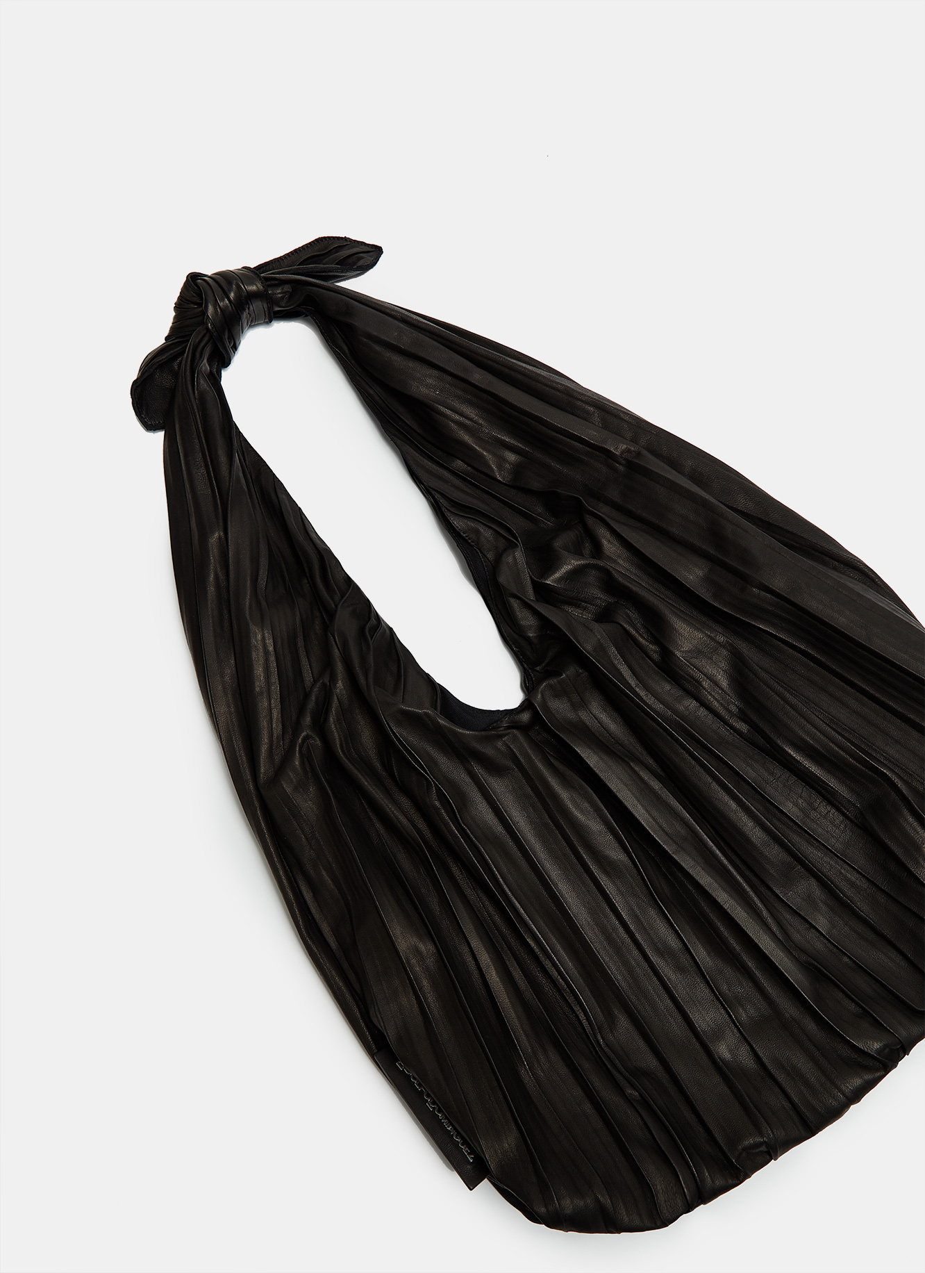 Hobo maxi en piel plisada image number 1