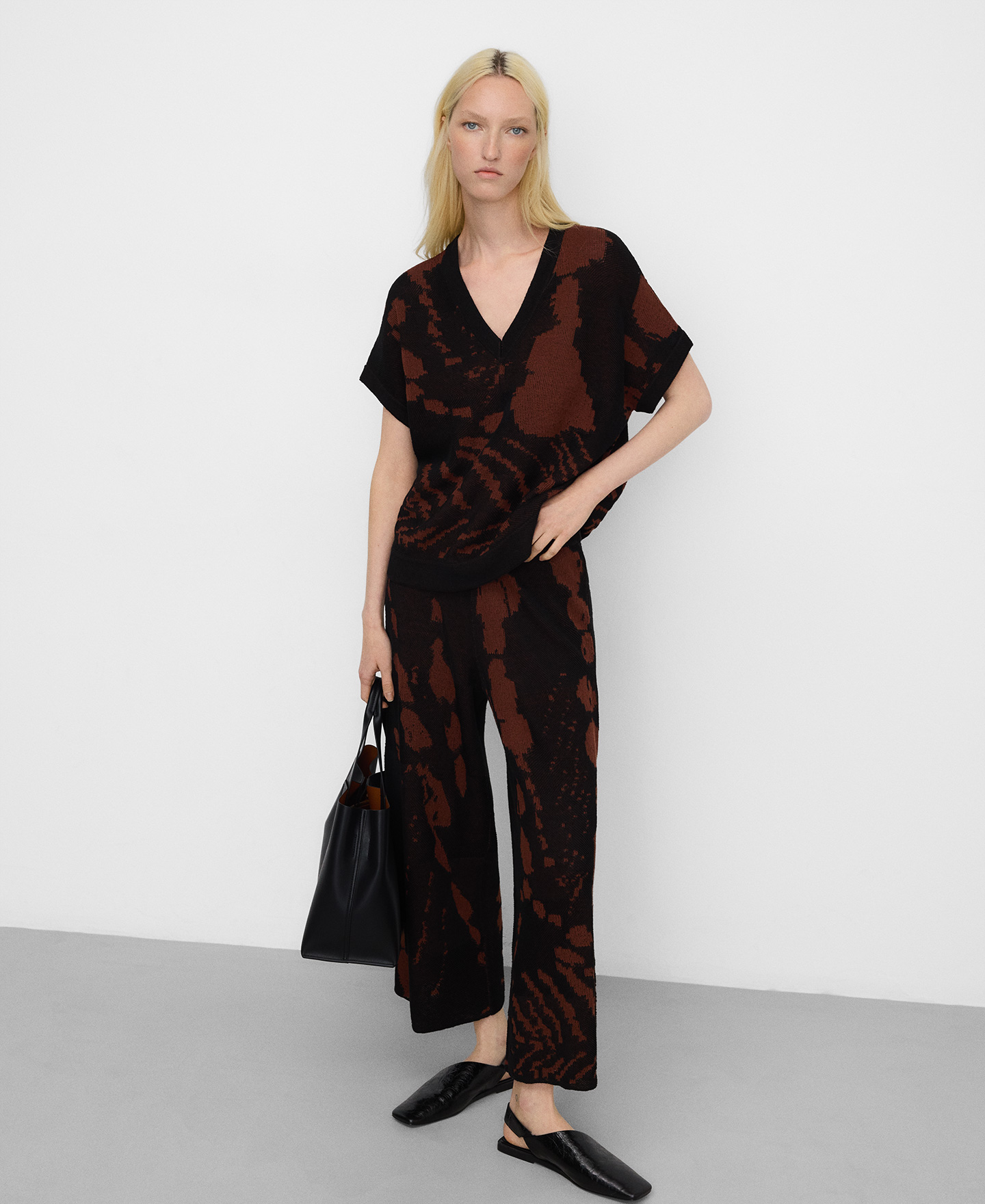 Jacquard knit animal print sweater image number 1