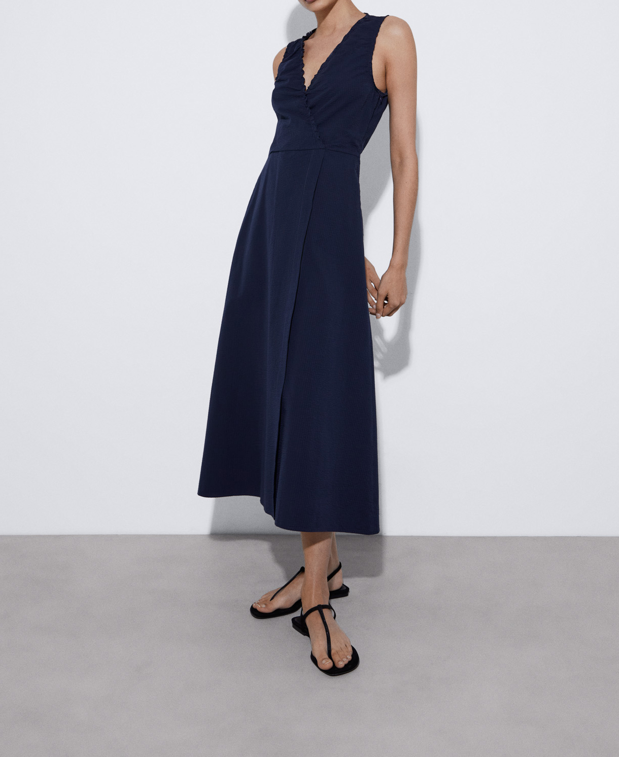 Seersucker dress with gathered neckline image number 1