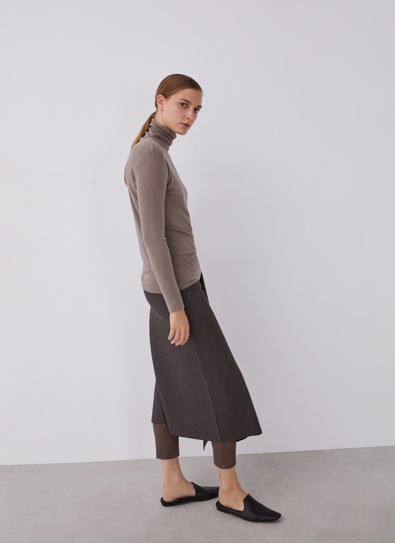Merino wool sweater with high collar image number 4