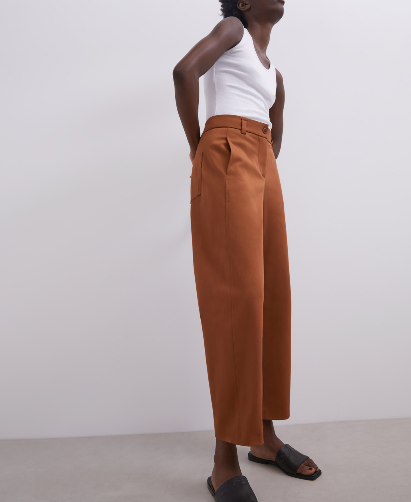 Ecru carrot cut trousers image number 3