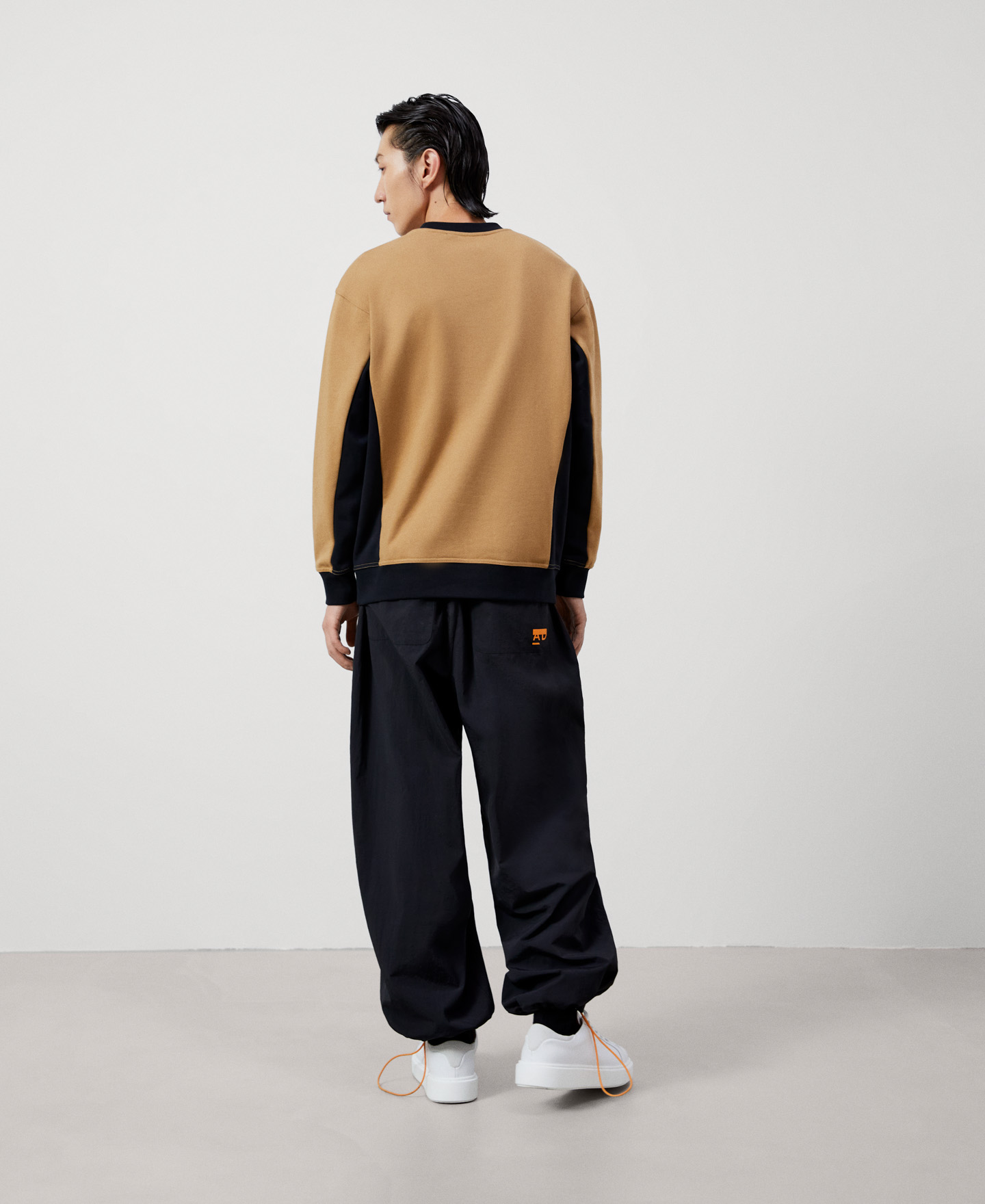 Crew neck cotton sweatshirt image number 2