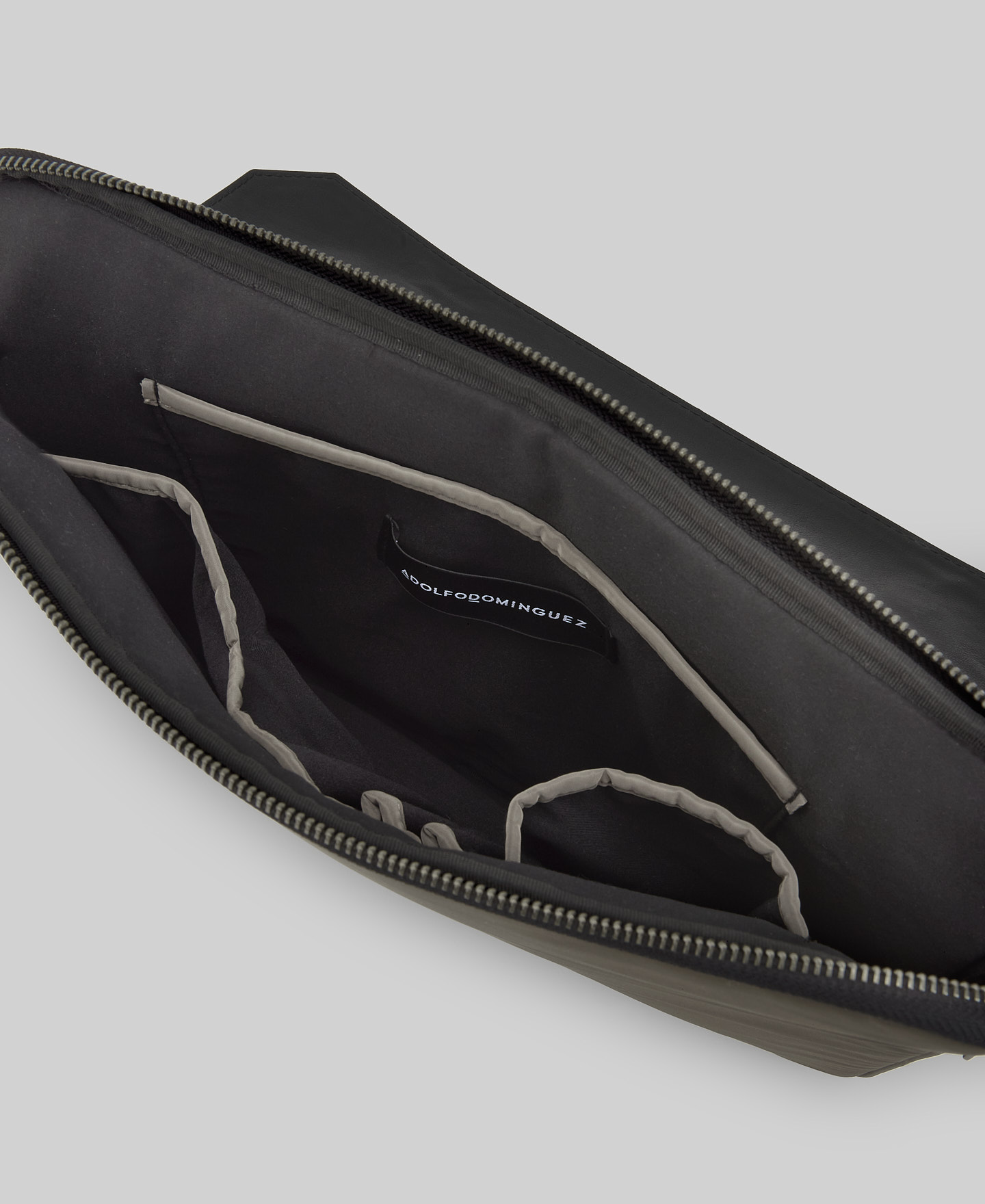 Funda port&aacute;til bicolor solapa hombre image number 2