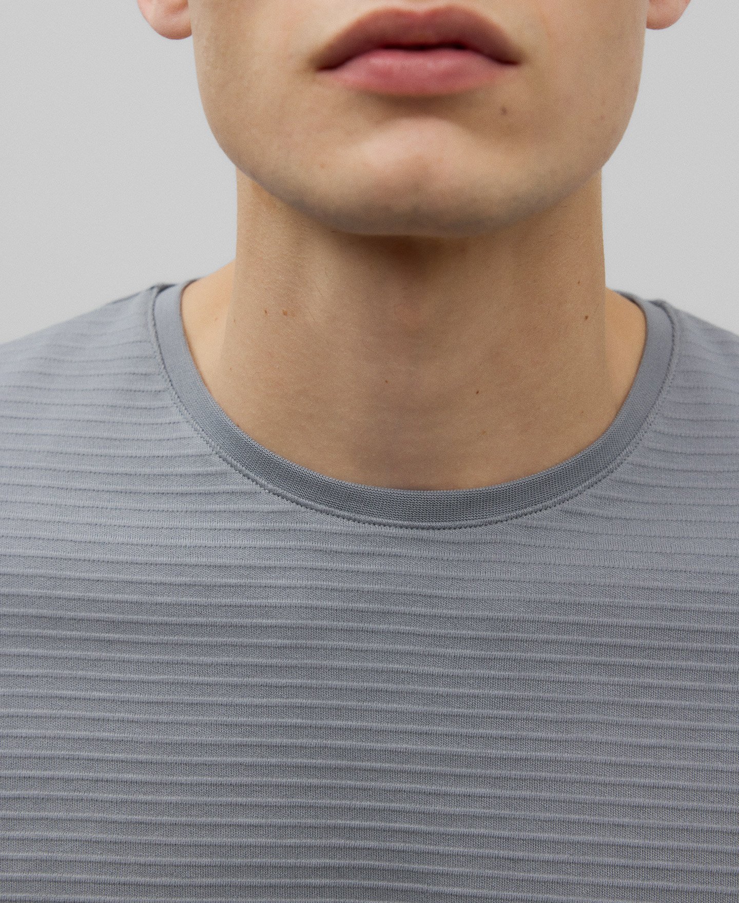 Striped embossed T-shirt man image number 3