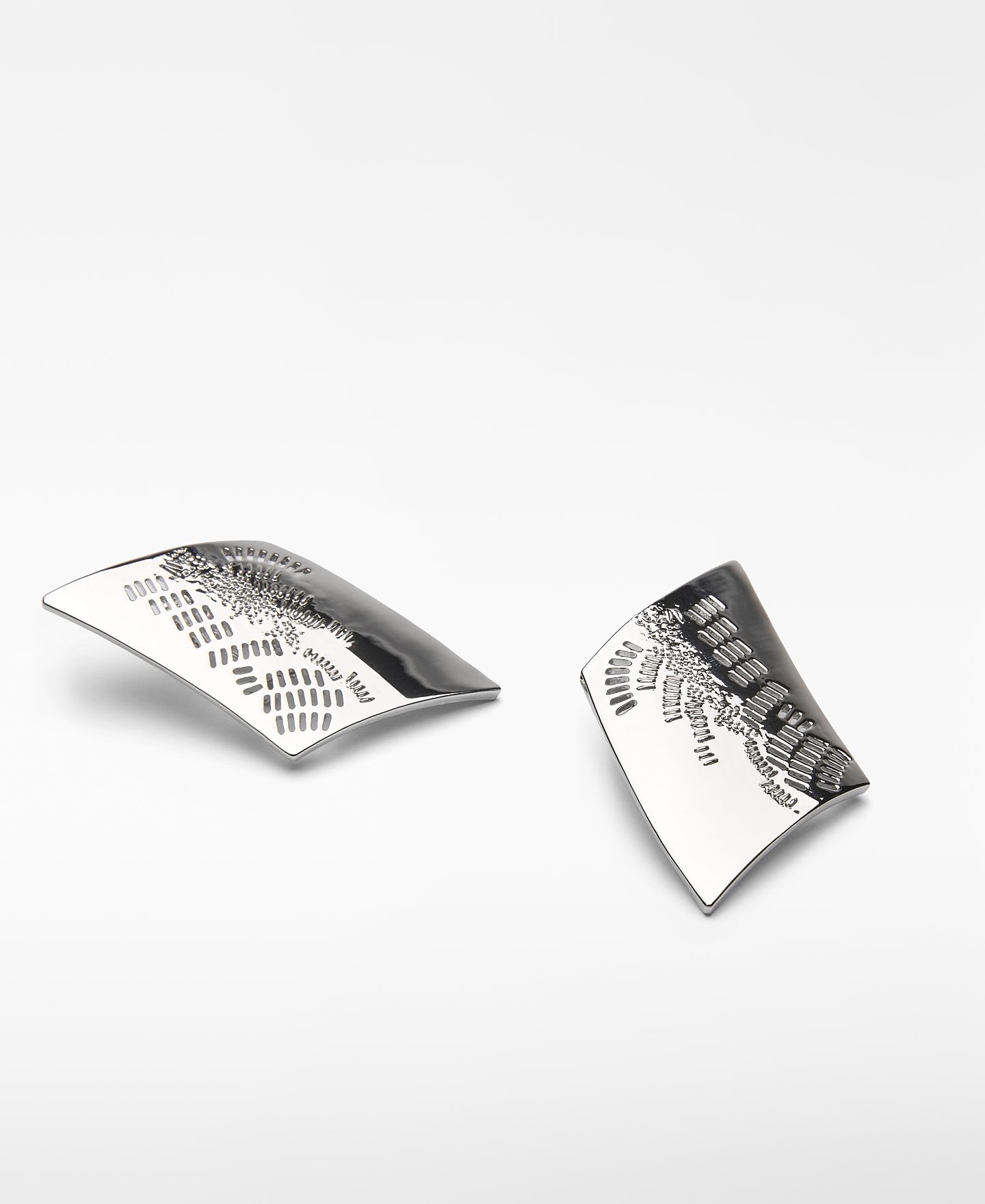 Engraved metal earrings woman image number 1