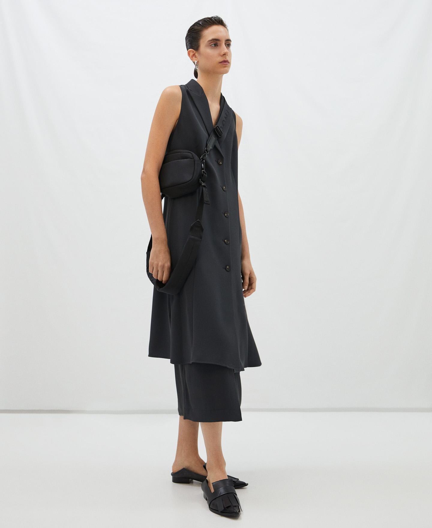 Lapel collar vest image number 1