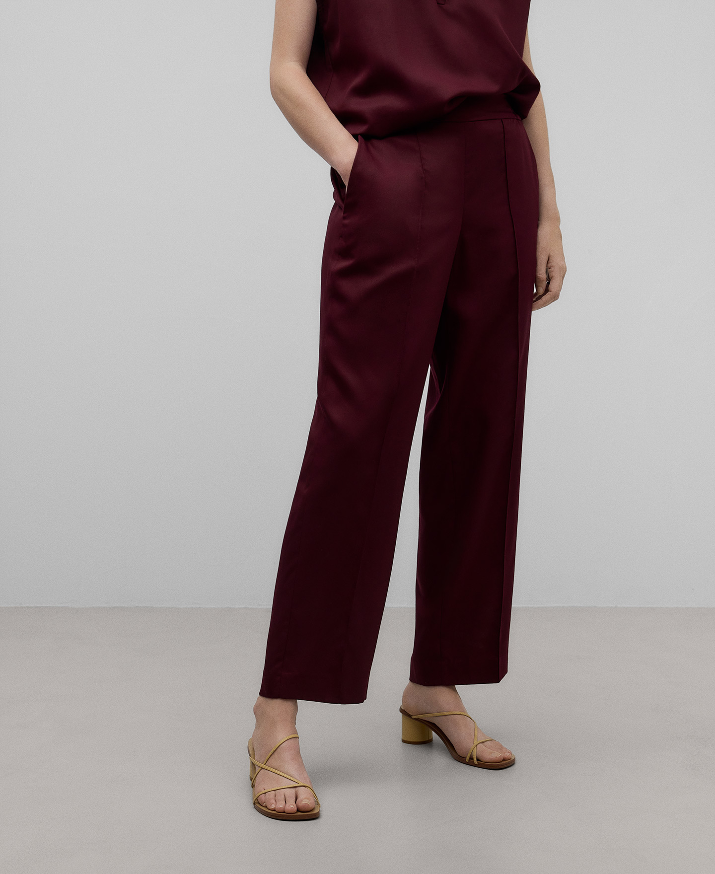 Straight burgundy trousers woman image number 0