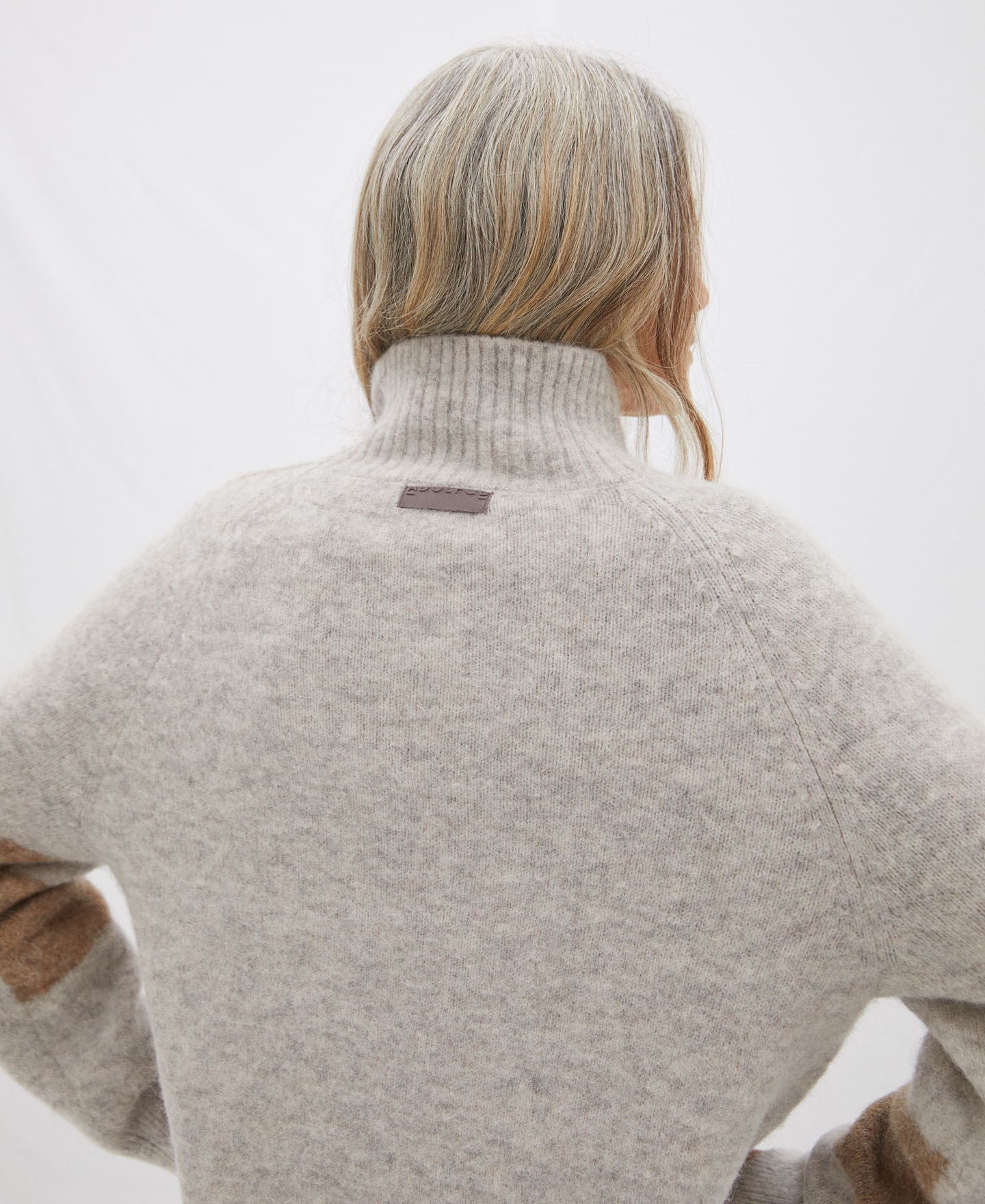 Intarsia sweater in wool knit image number 3