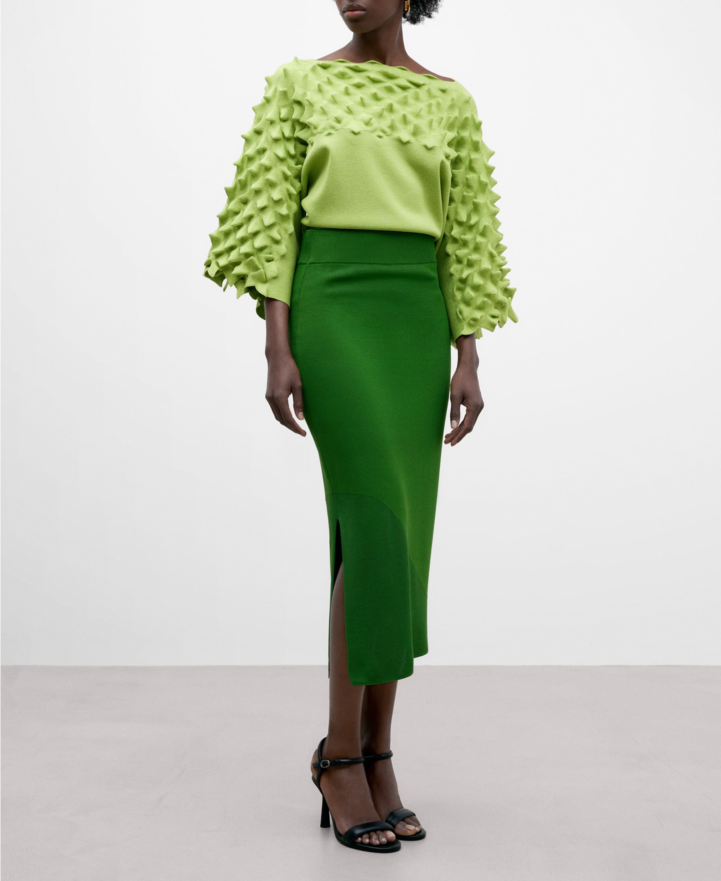 Unstructured 3D effect sweater image number 1