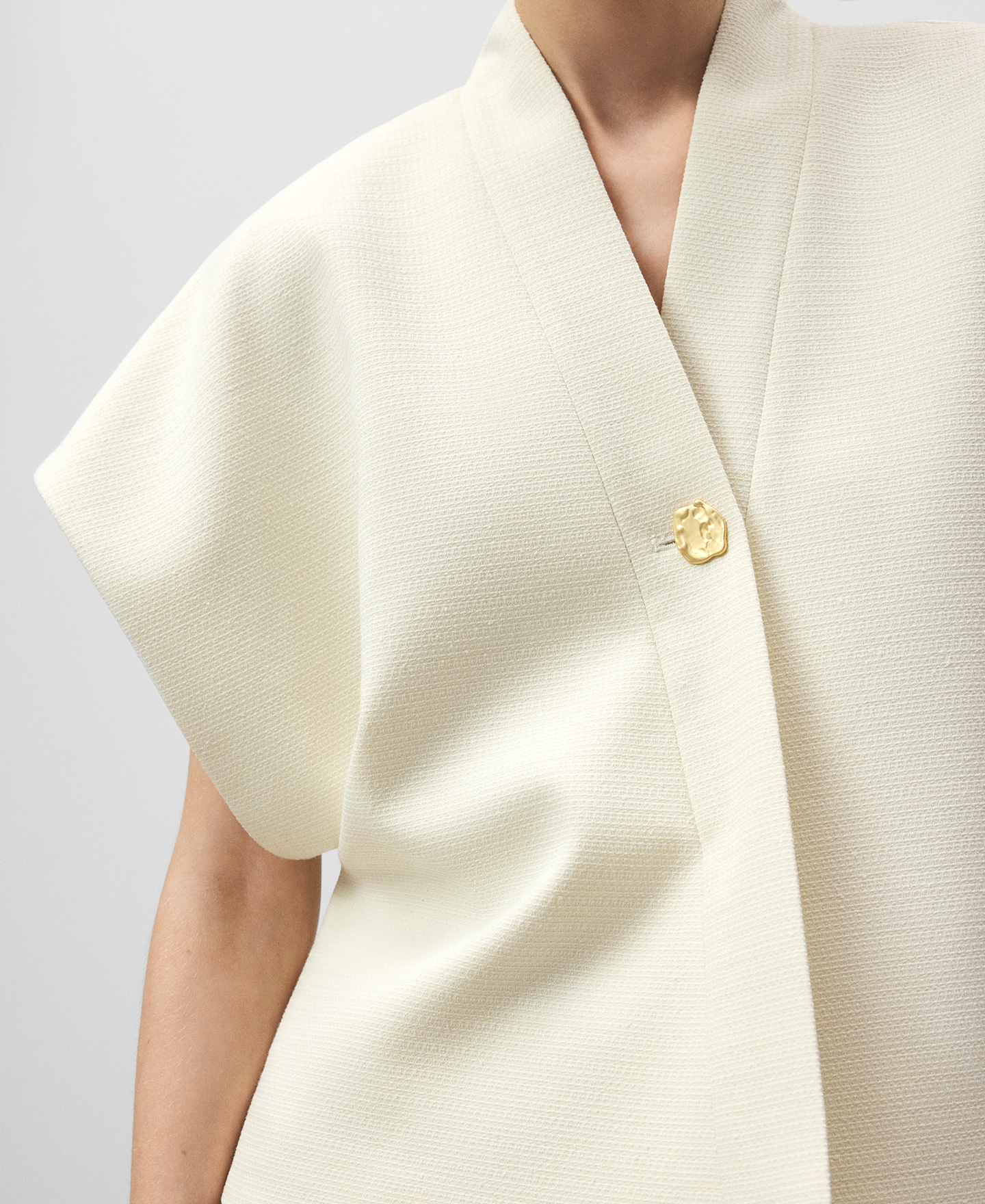 Textured wrap top woman image number 3