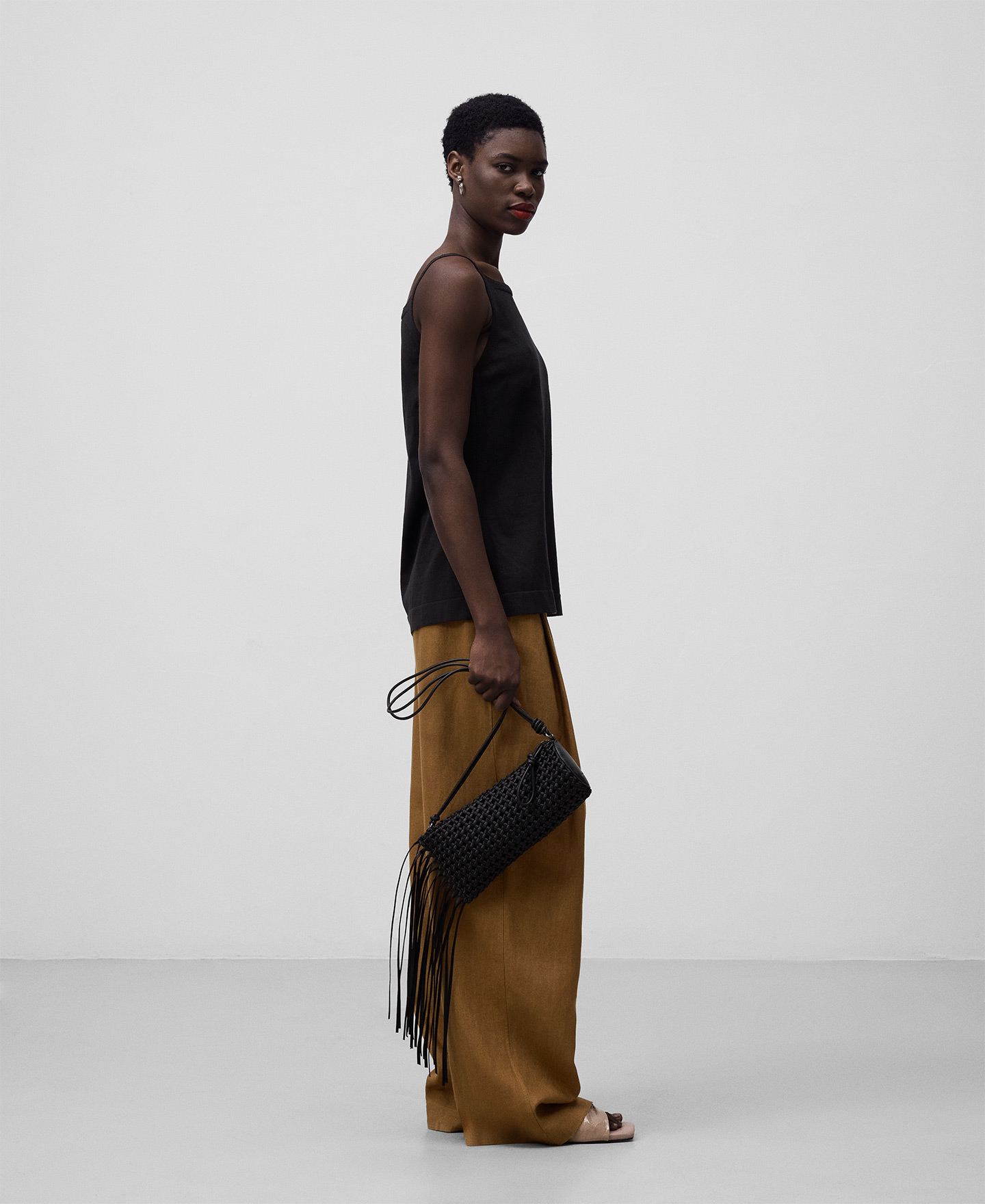 Renacer Lab (10) clutch woman image number 4