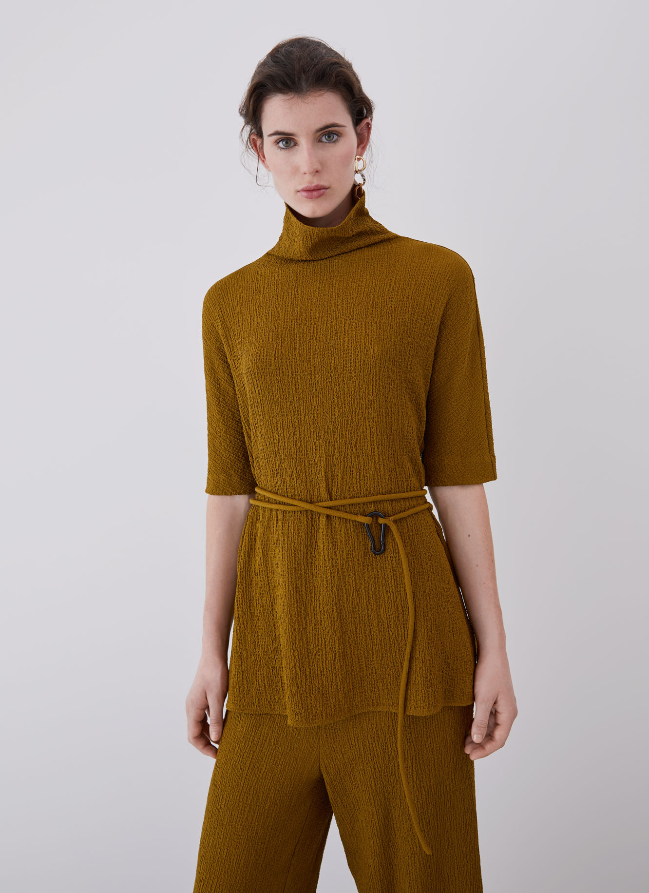 High collar long top with waist cord image number 0