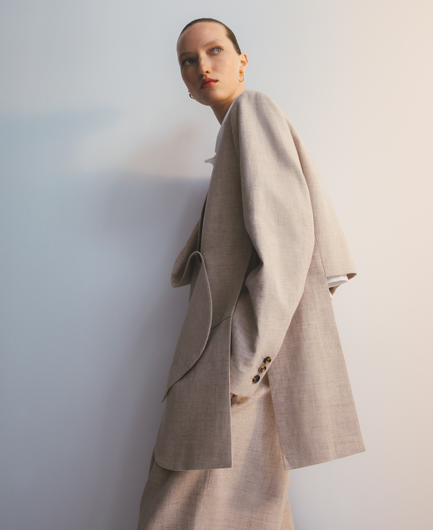 Linen blend asymmetrical blazer woman image number 3