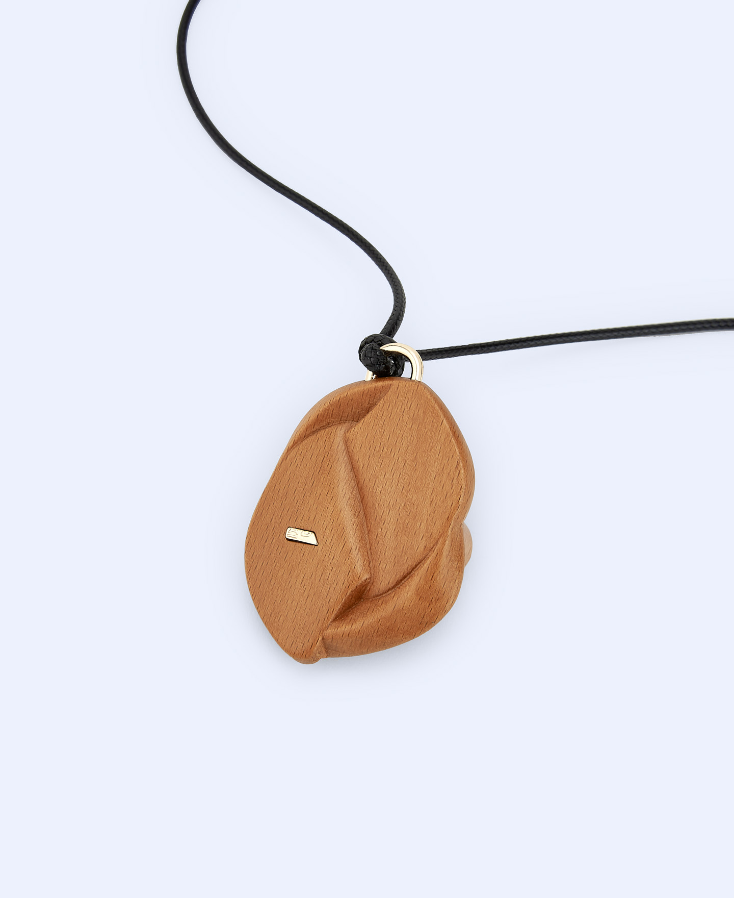 Contracción motif wood pendant image number 2