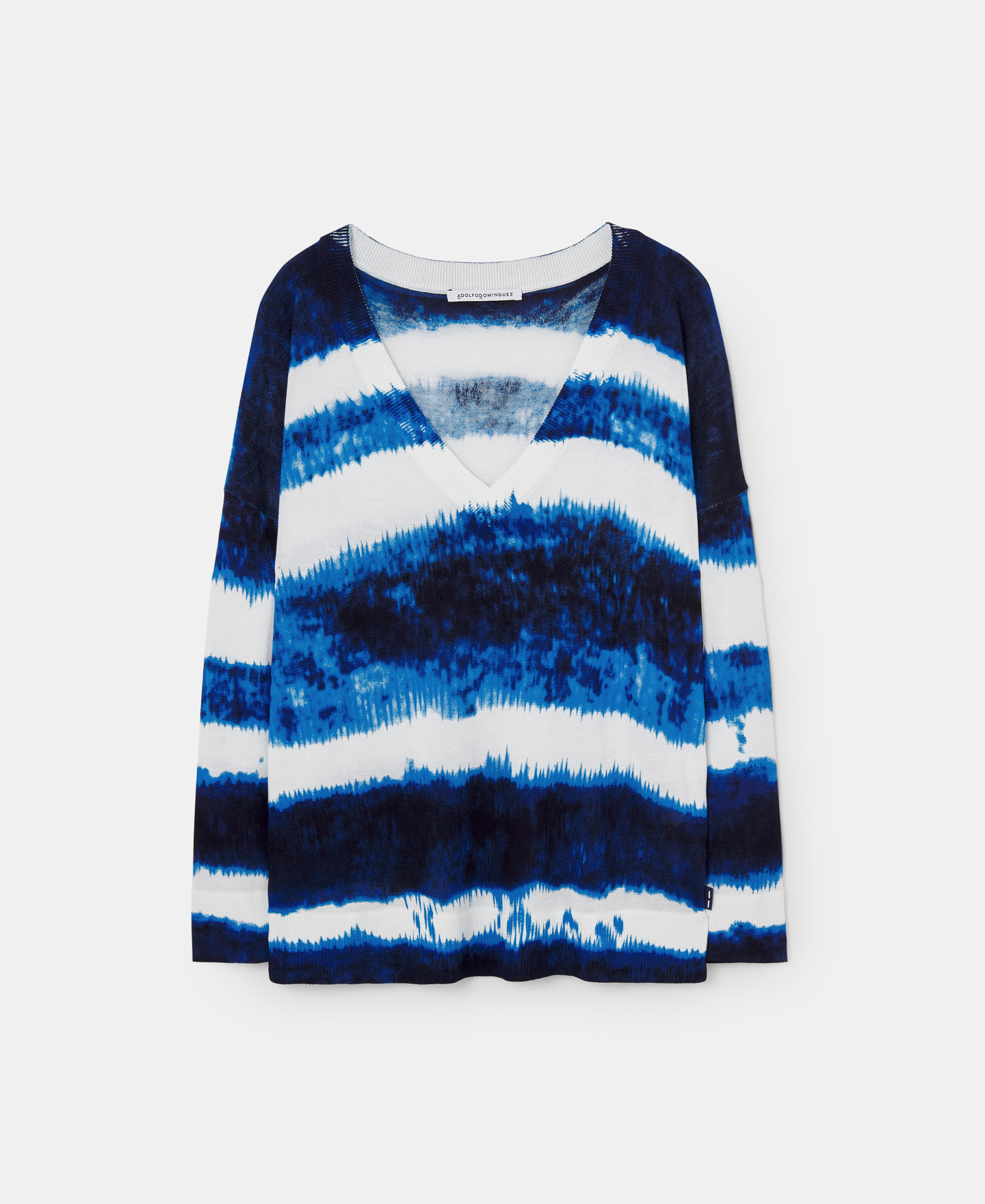 Jersey escote pico estampado en viscosa image number 4