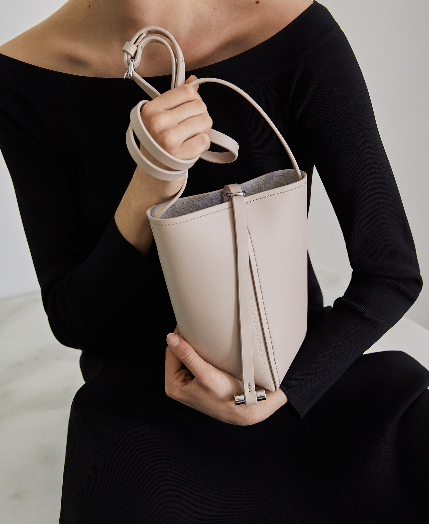 Vachetta leather bucket bag image number 3