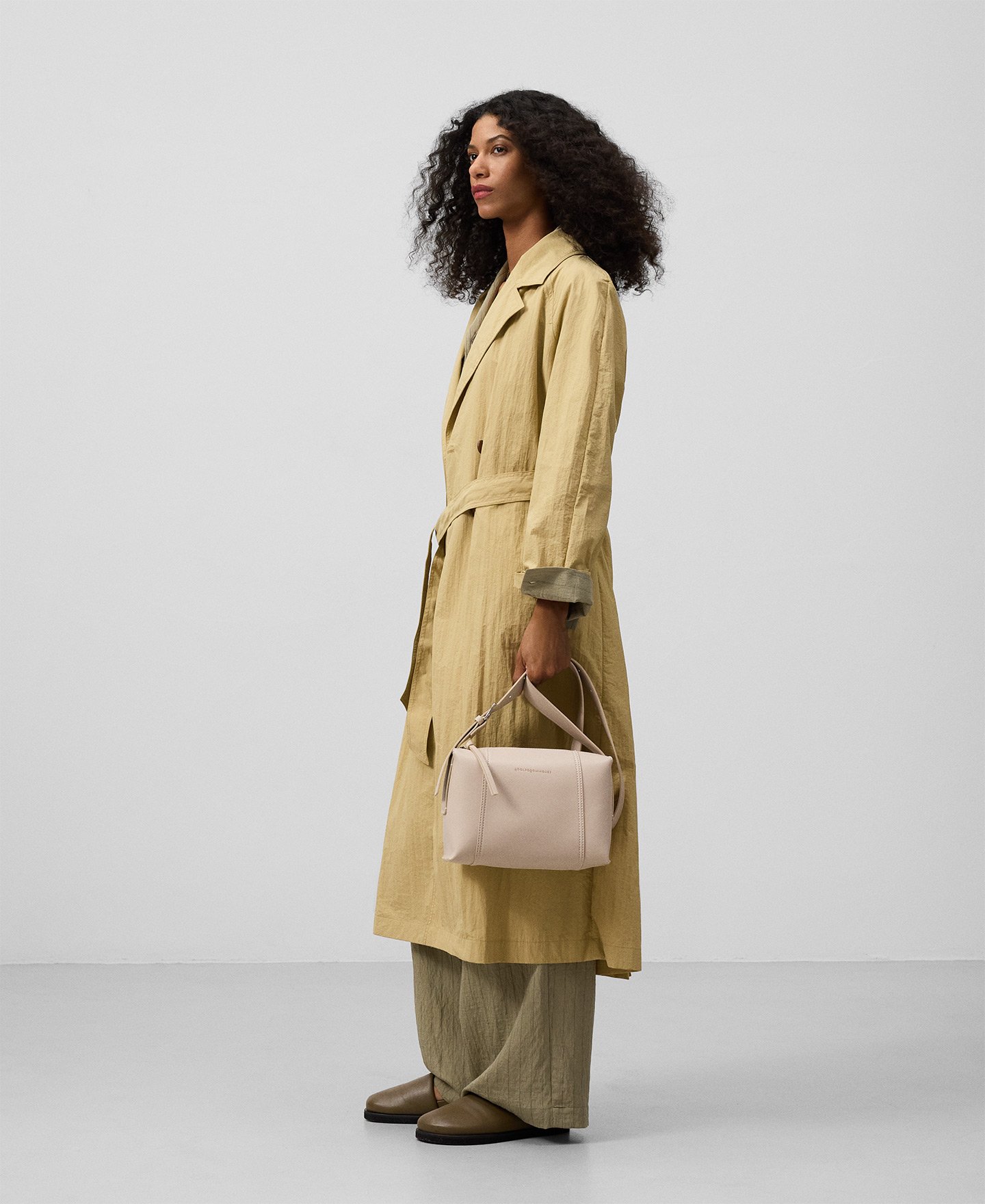 Leather-Non-Leather medium crossbody woman image number 4