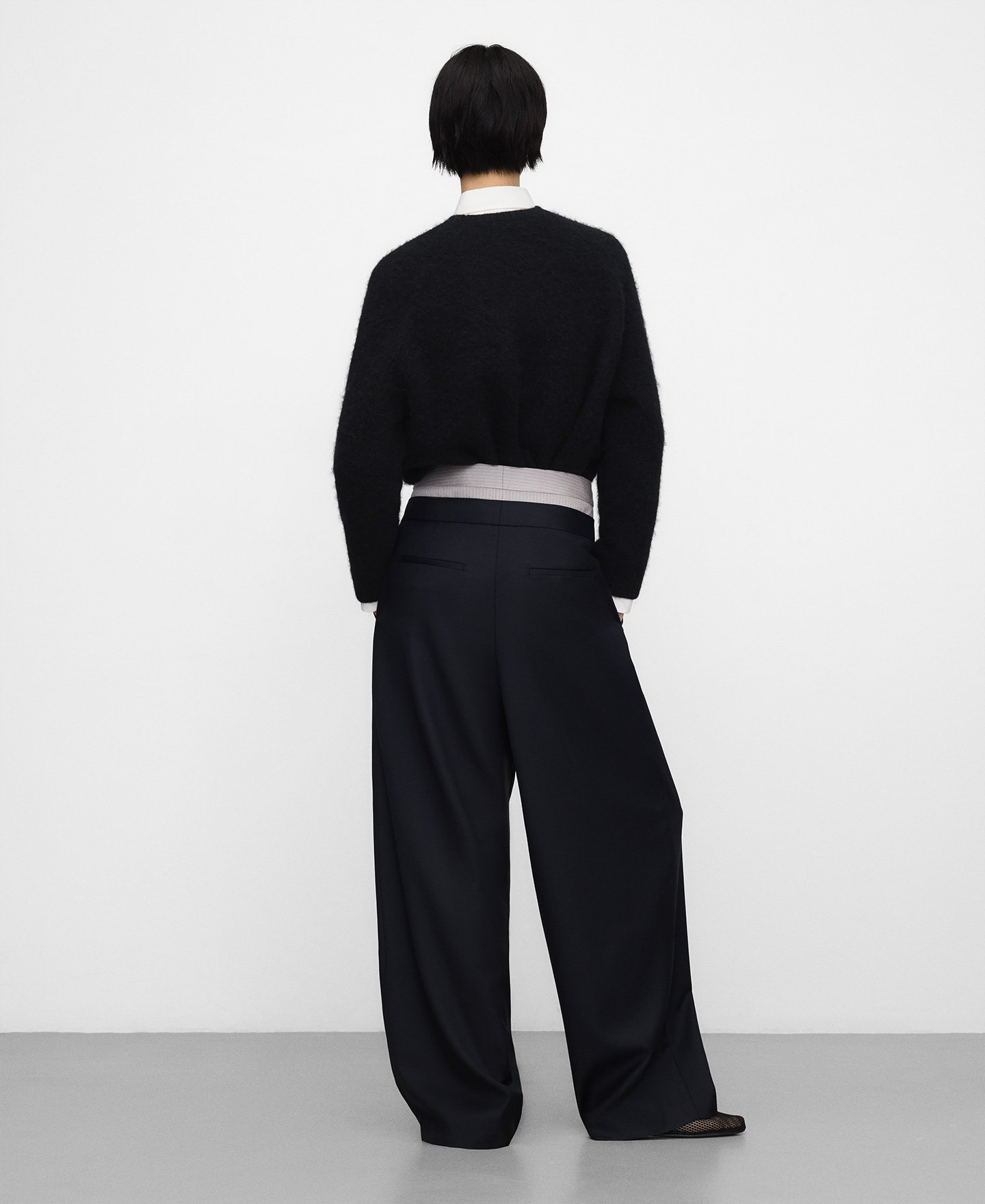 Double-waistband pleated trousers woman image number 2
