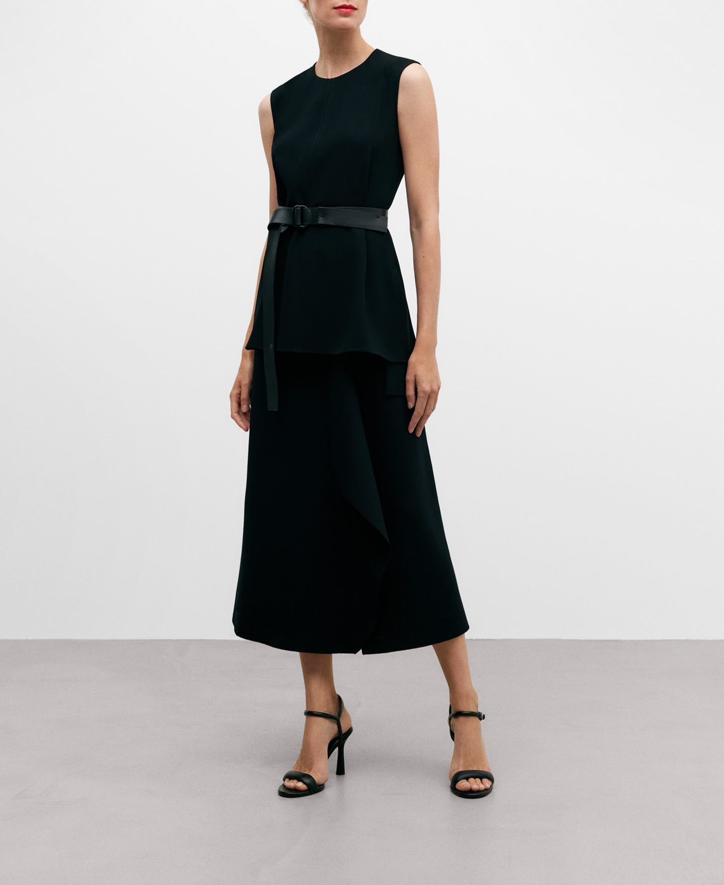 Rounded draped skirt for women image number 1