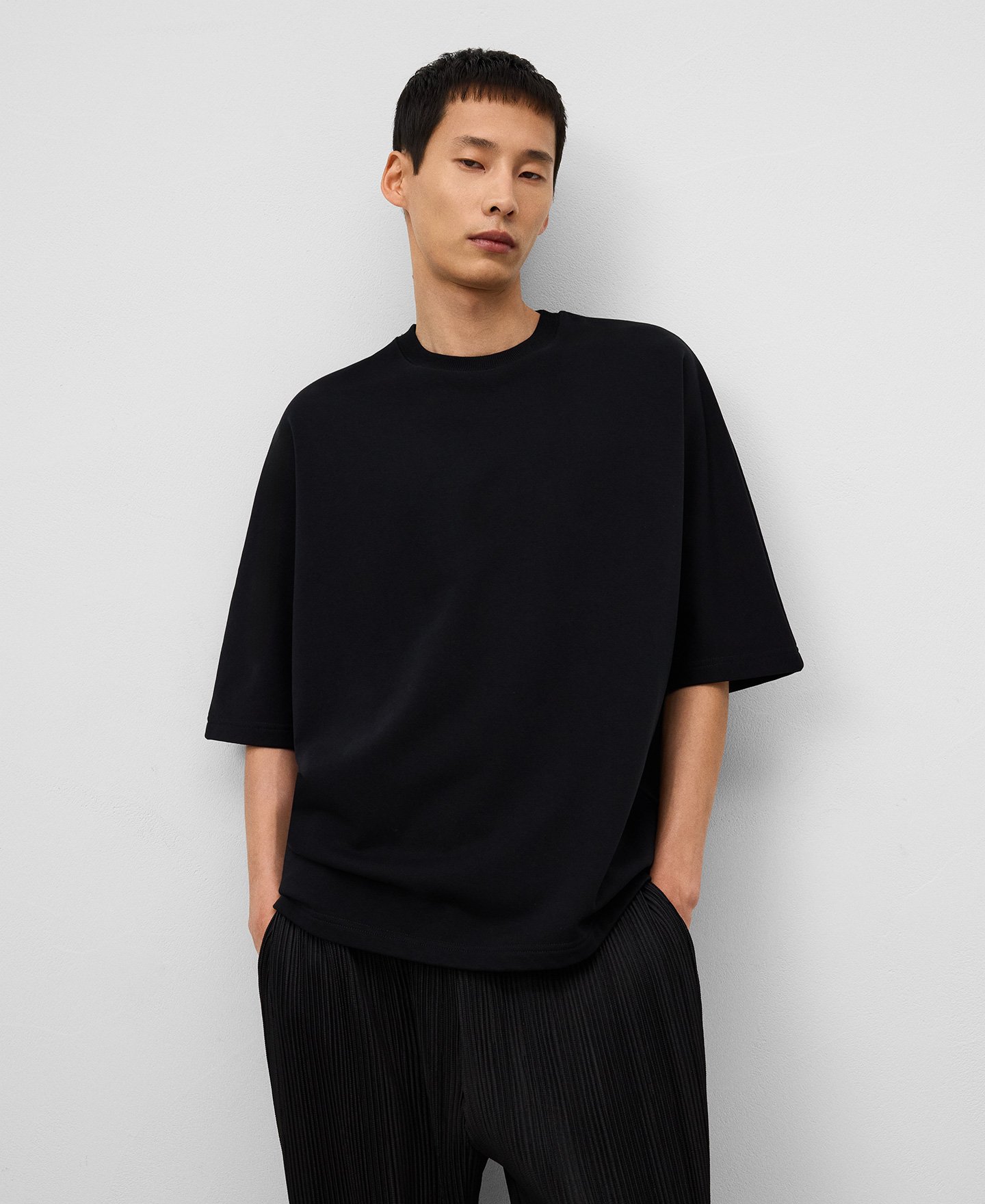 Back seam detail T-shirt man image number 0