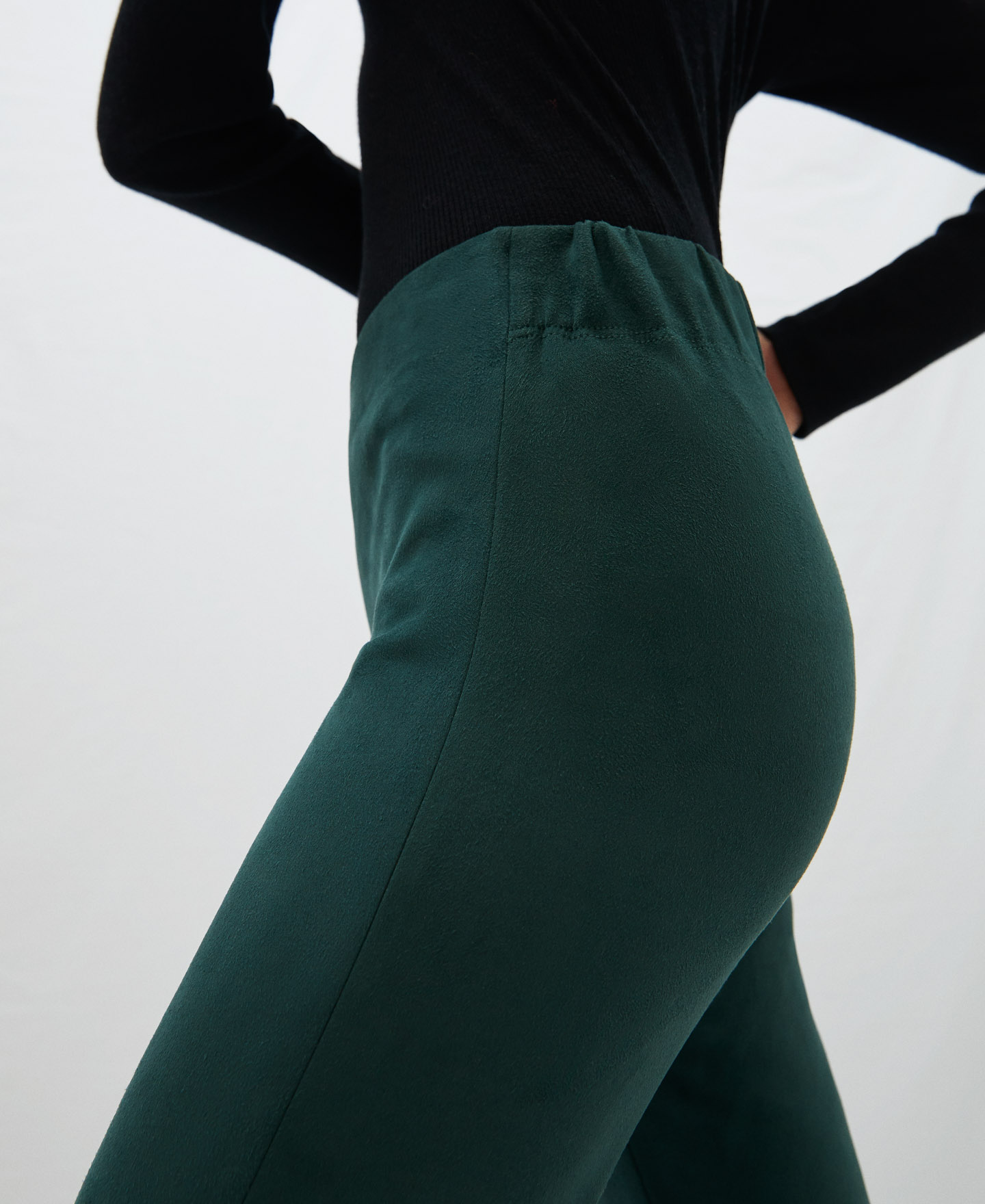 Leggins elásticos en antelina image number 3