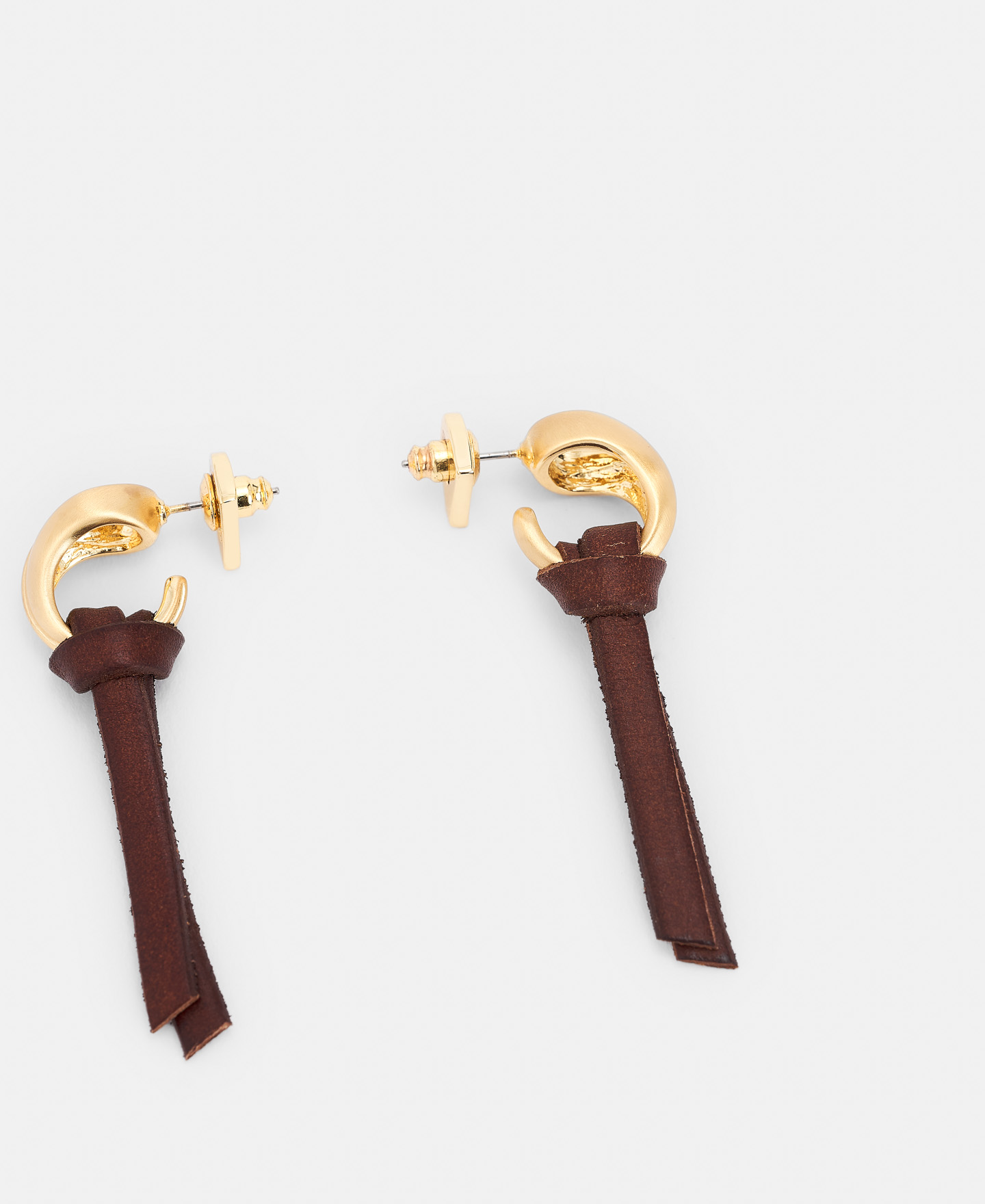 Leather and metal earrings image number 1