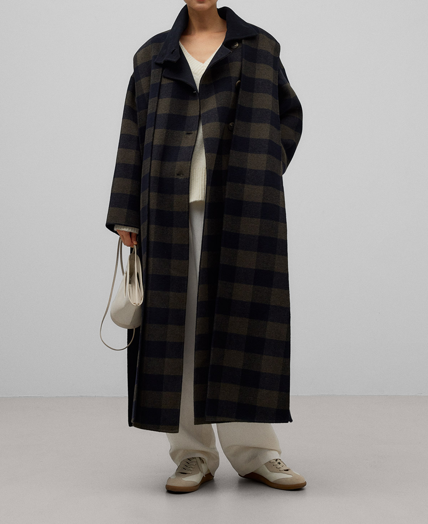 Checked coat with scarf woman image number 1