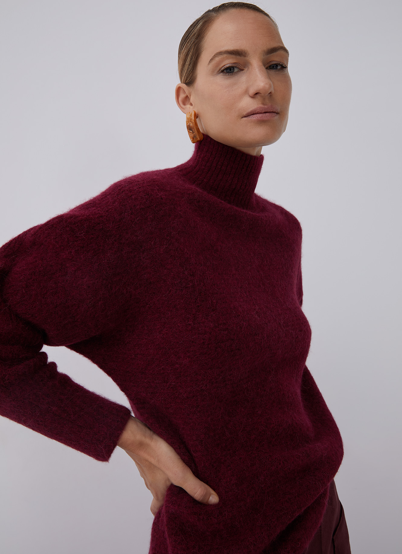 Jersey cuello alto hilatura alpaca image number 0