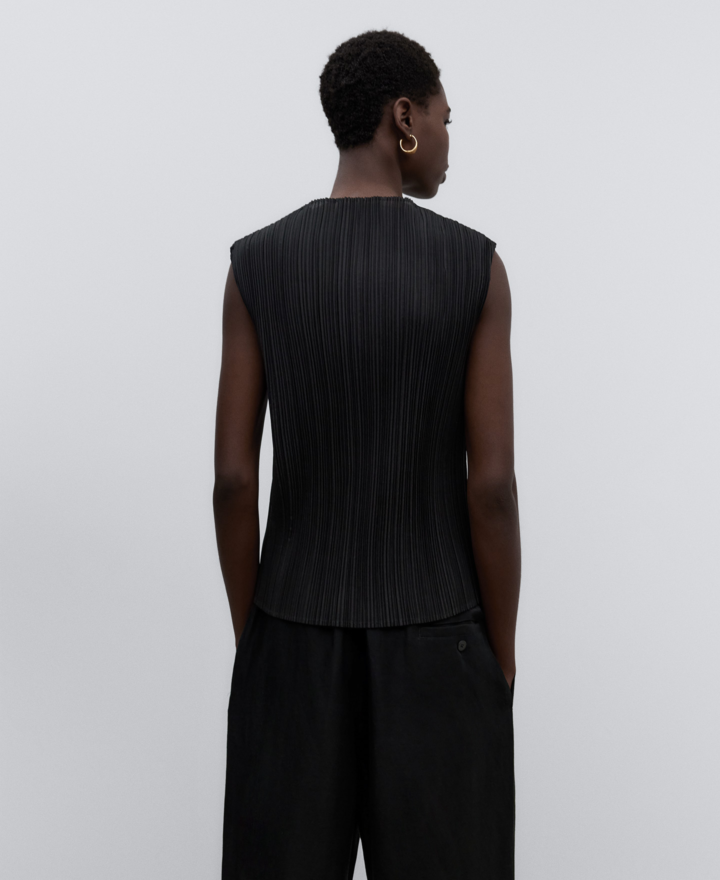 Black top in crinkle for women image number 2