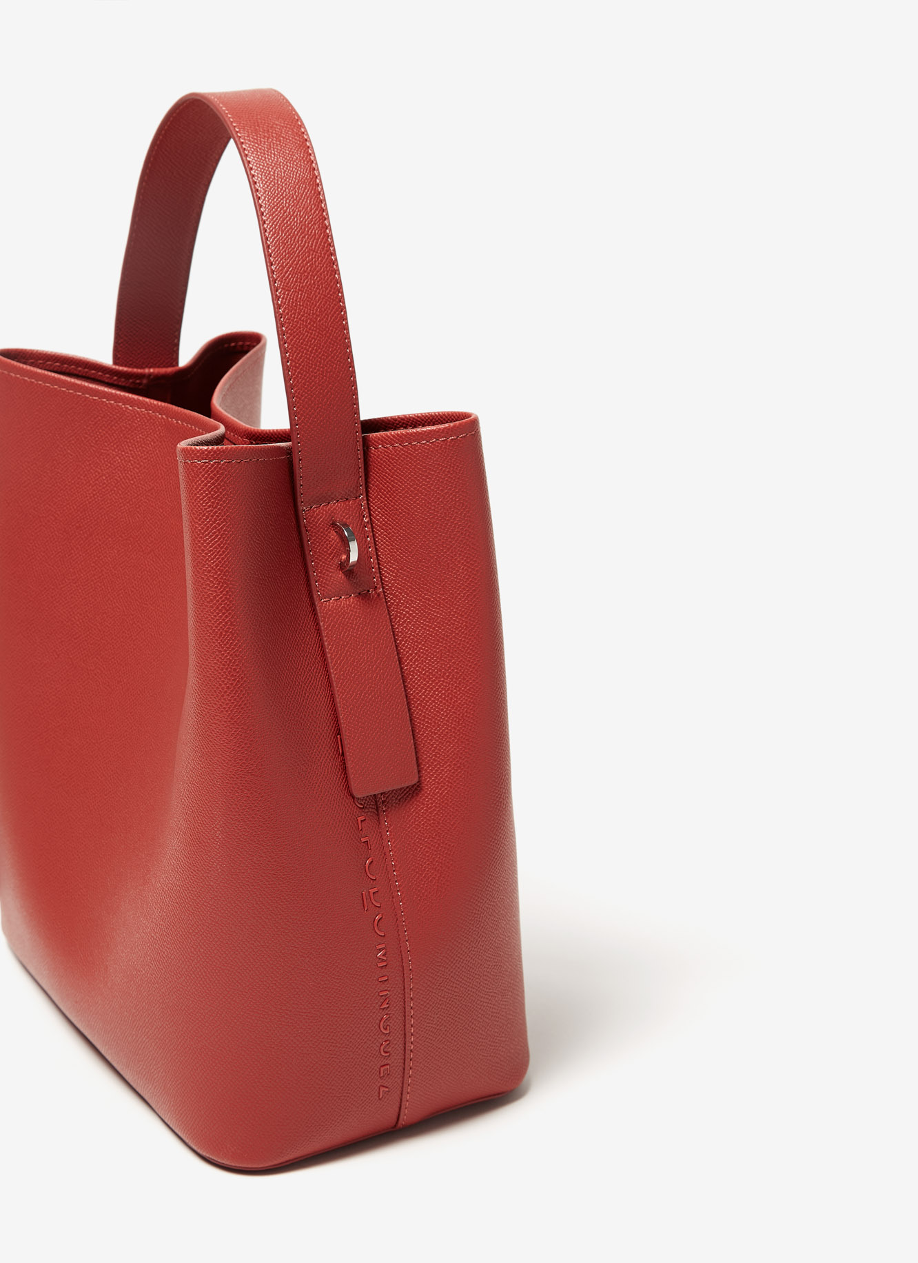 Bolso cubo efecto saffiano image number 2