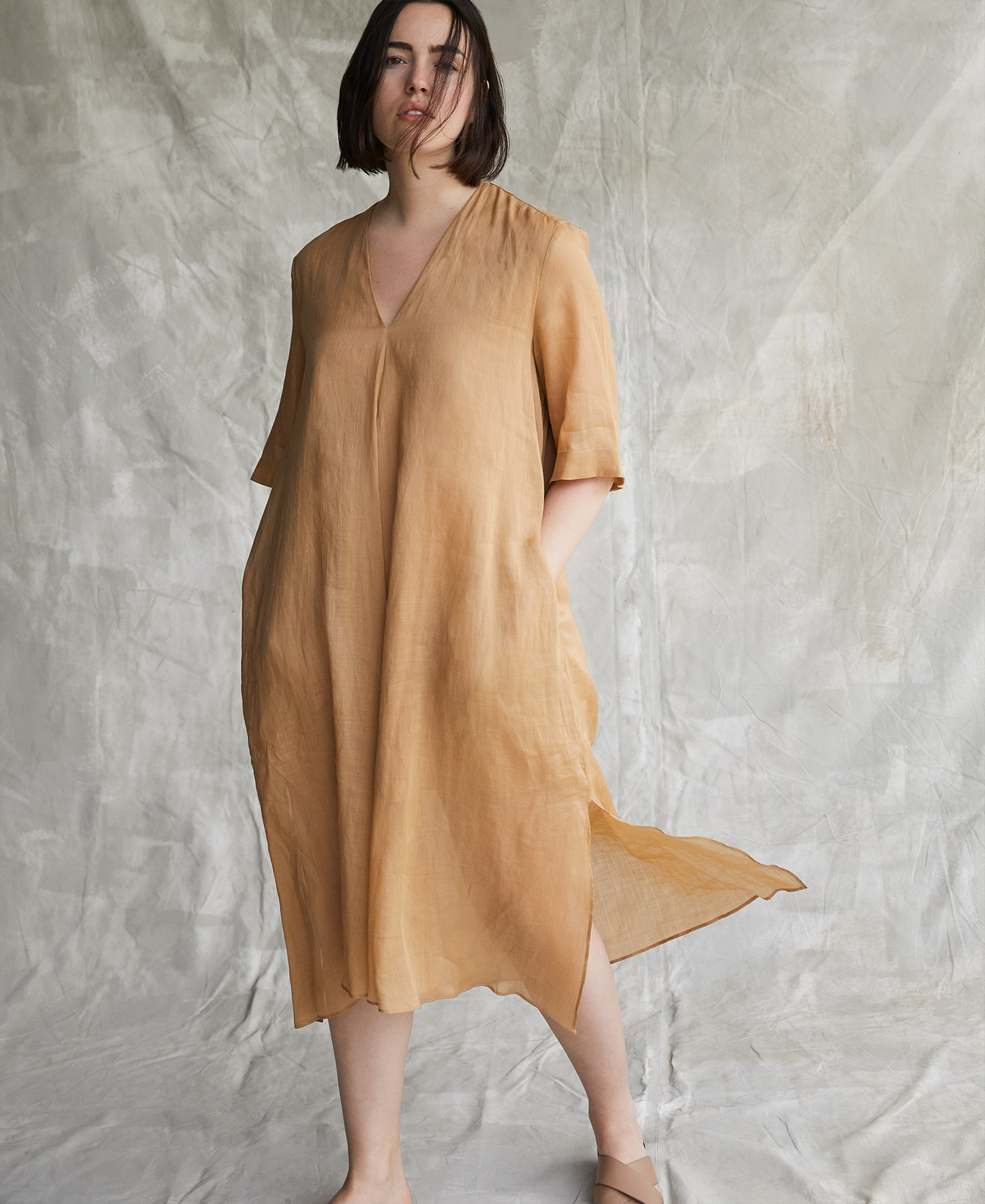 Vestido fluido en ramio camel image number 1