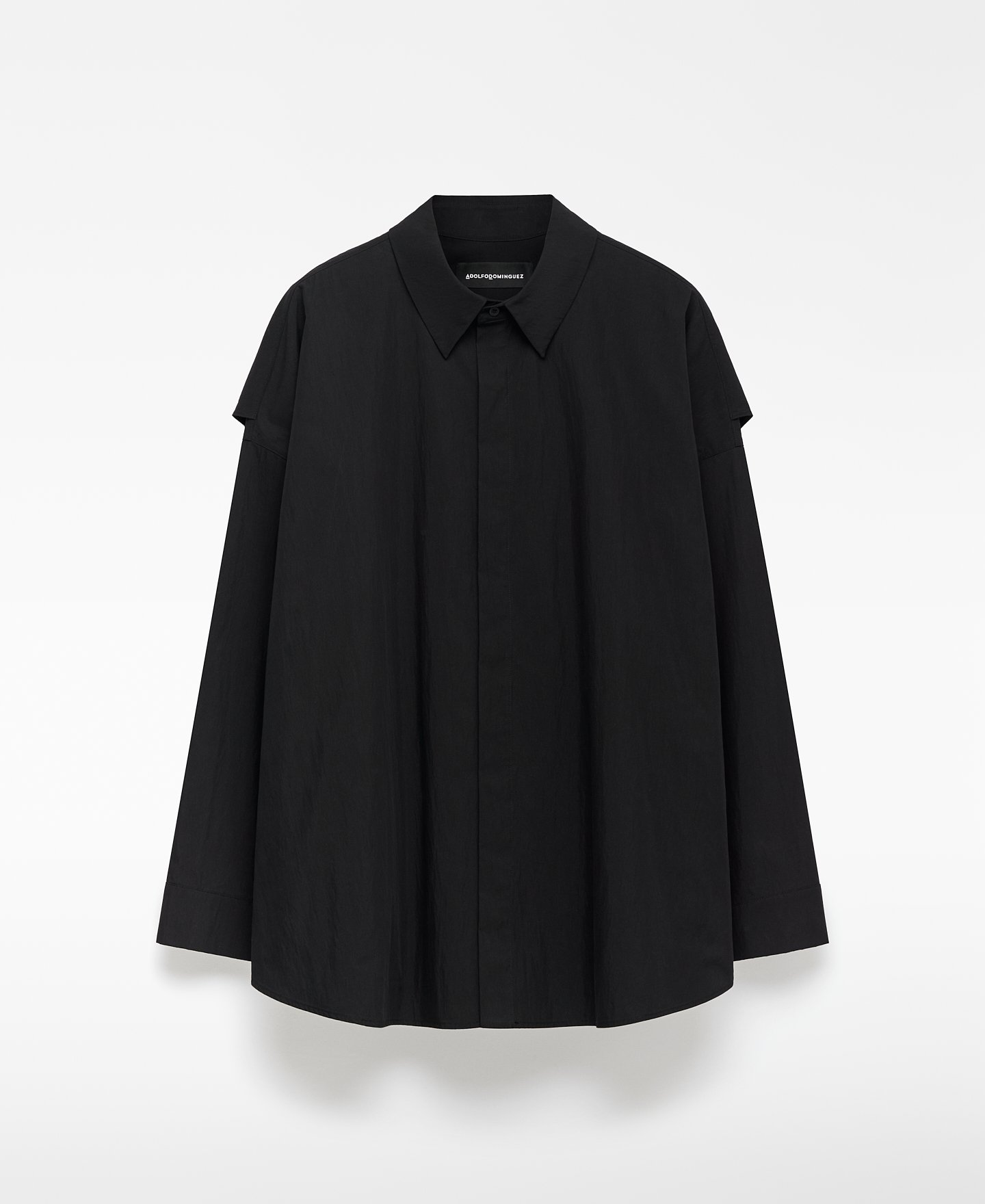 Camisa oversize capa en espalda hombre image number 4