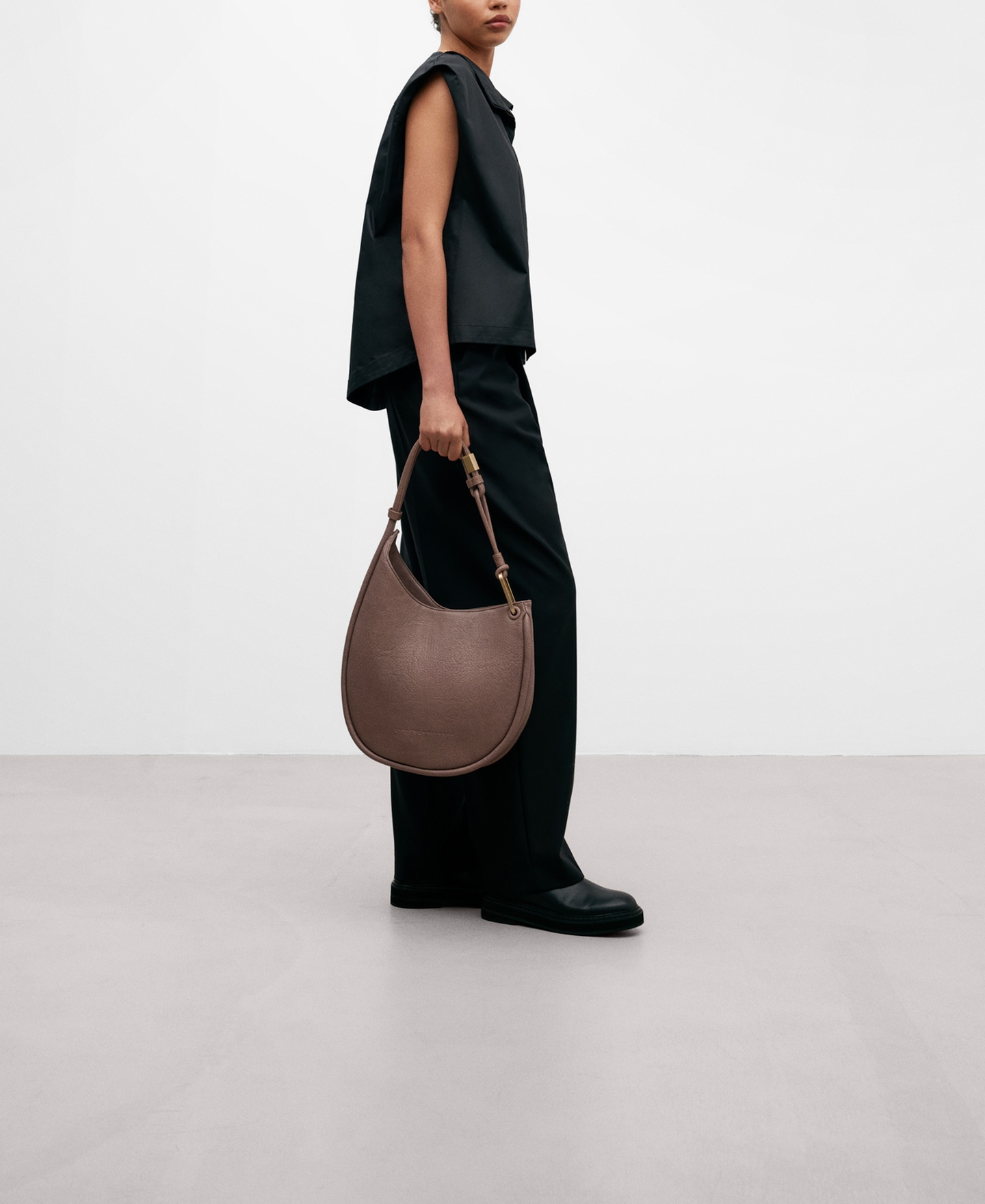 Recycled material flat hobo bag women image number 4