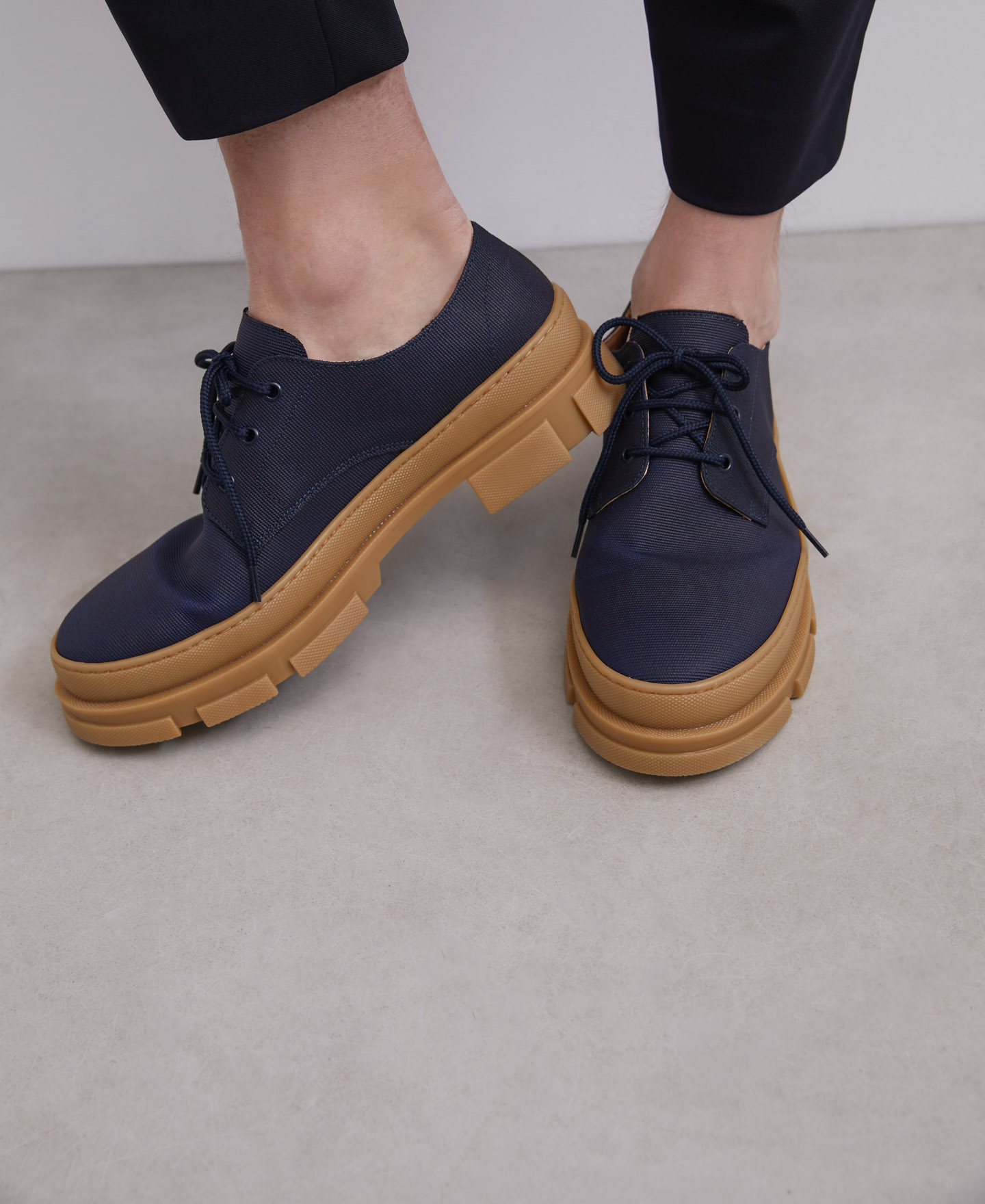 Rubber-soled canvas shoe image number 3