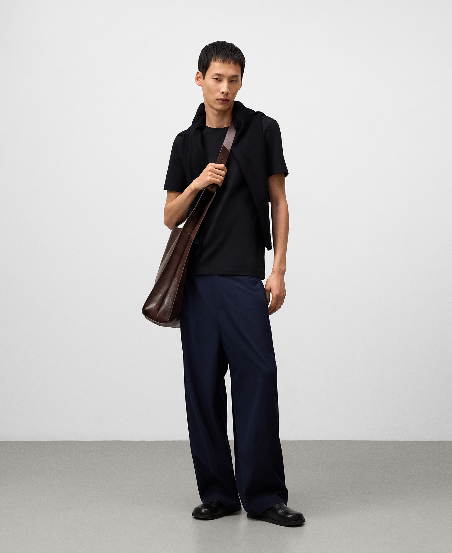 Organic cotton slim fit T-shirt man image number 1