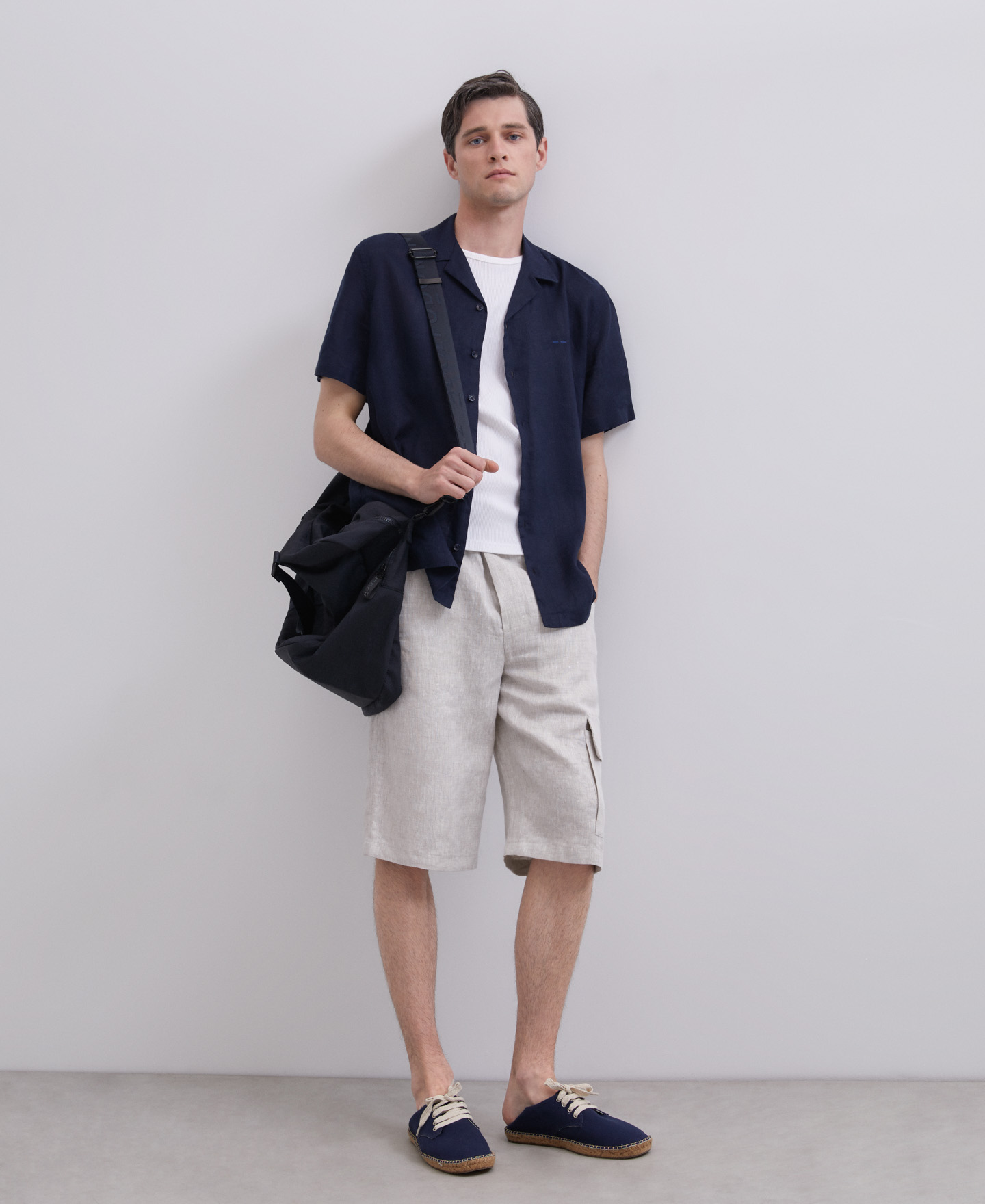 Blue short sleeve linen shirt image number 0