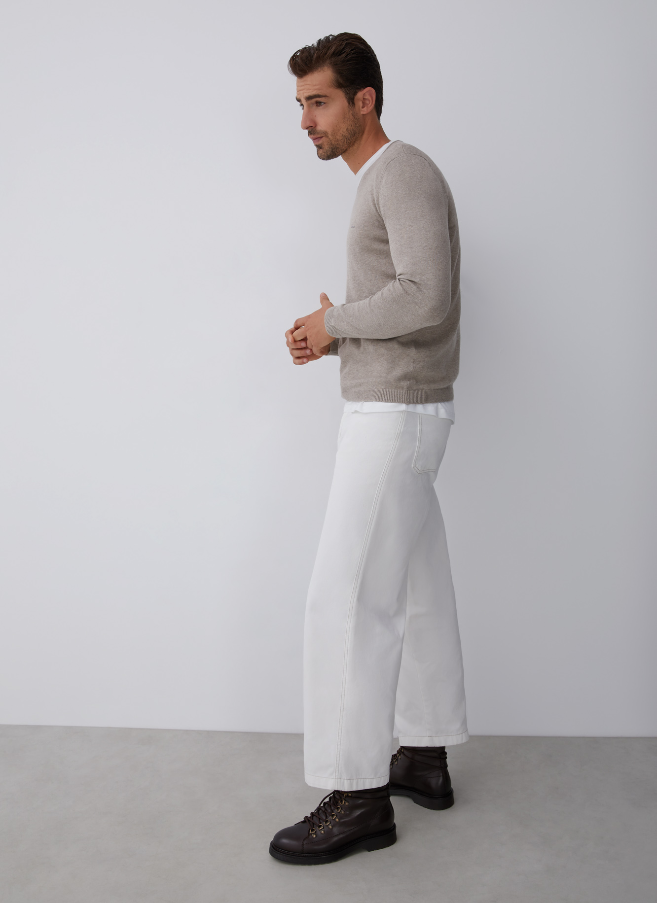 Jersey con cuello pico de rulo image number 4