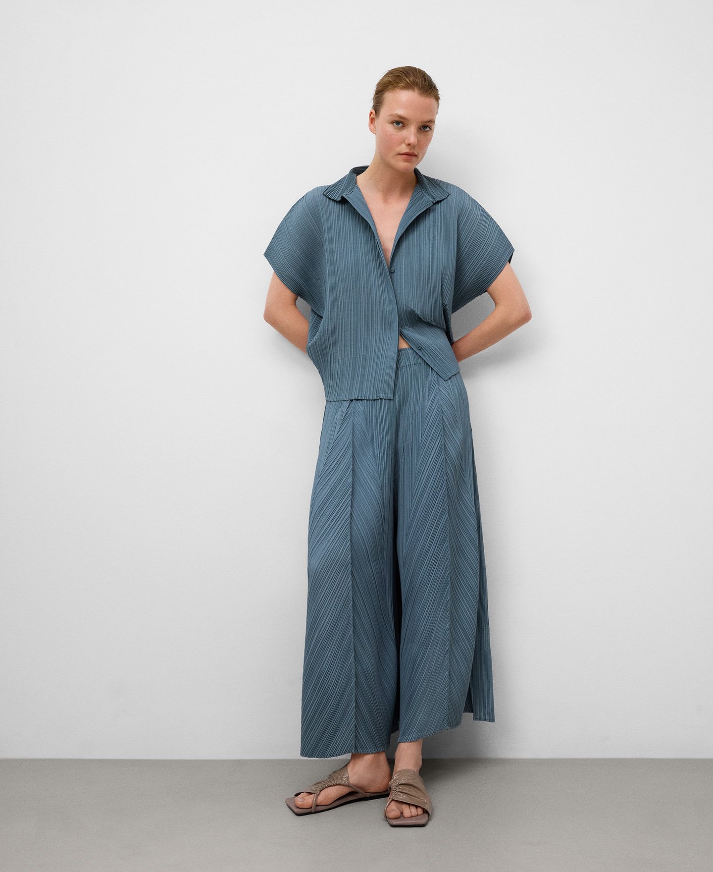 Crinkle palazzo trousers woman image number 1