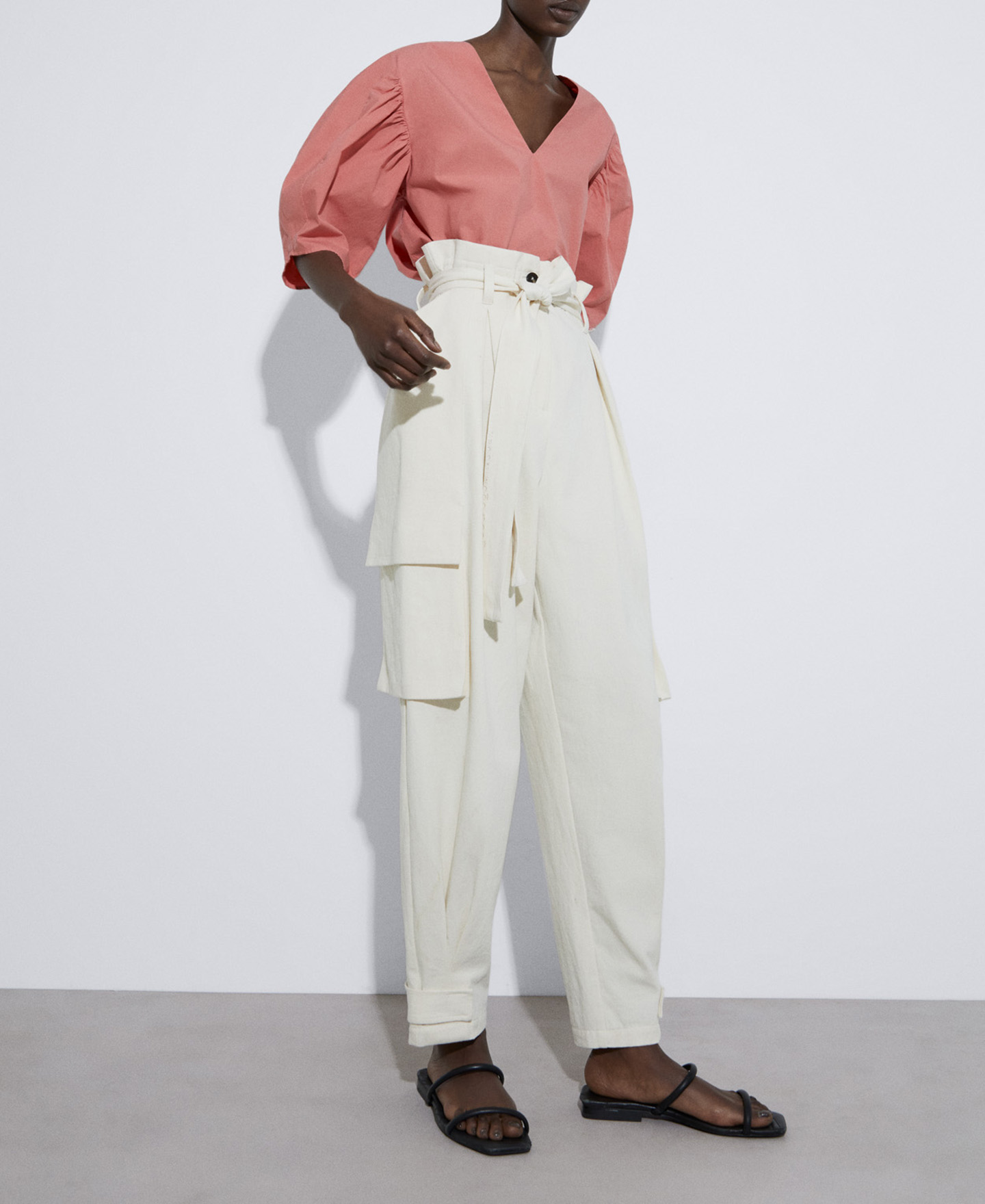 Puffed sleeve blouse in cotton image number 1