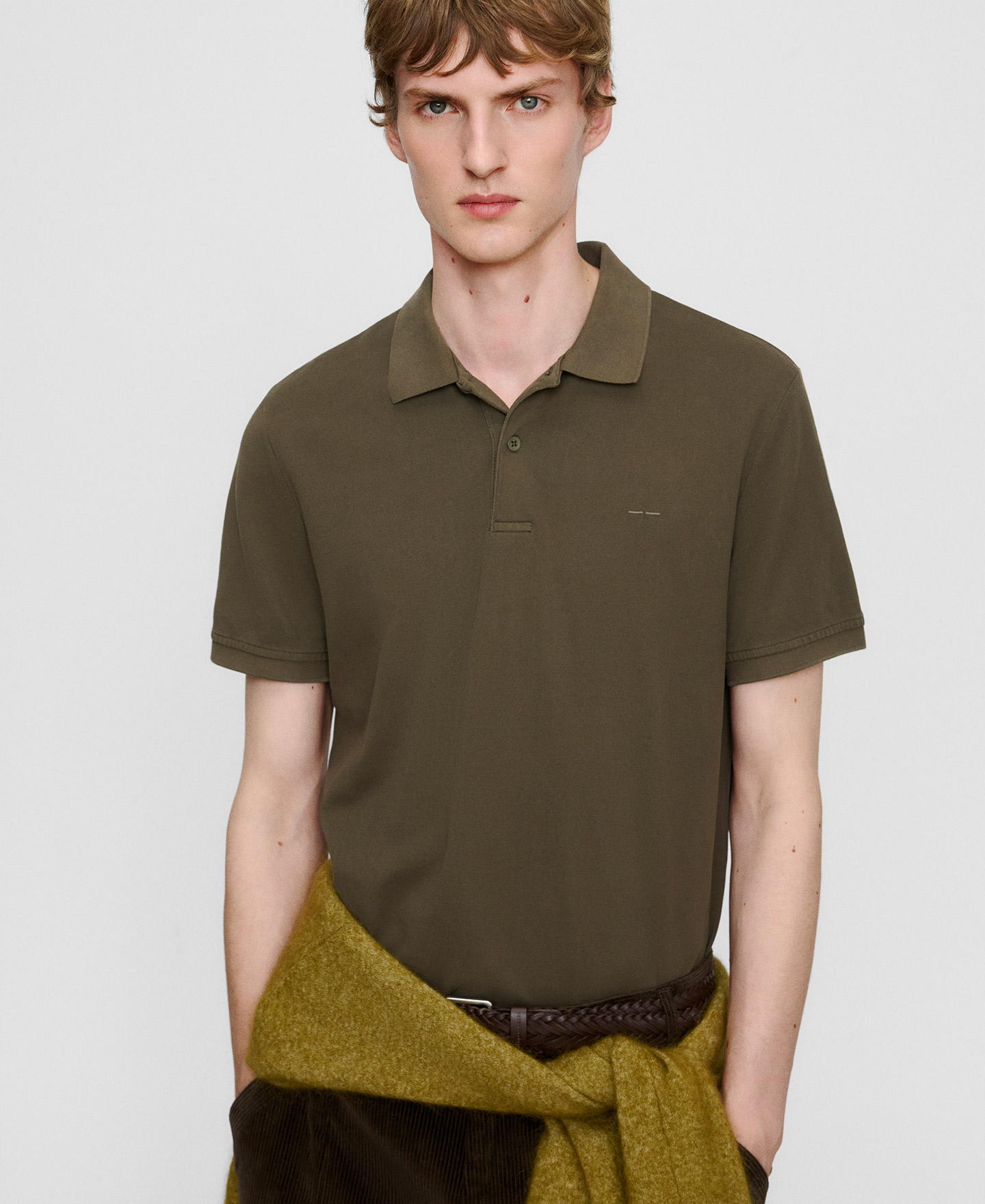 Polo de algod&atilde;o lavado piqu&eacute; de corte regular image number 0