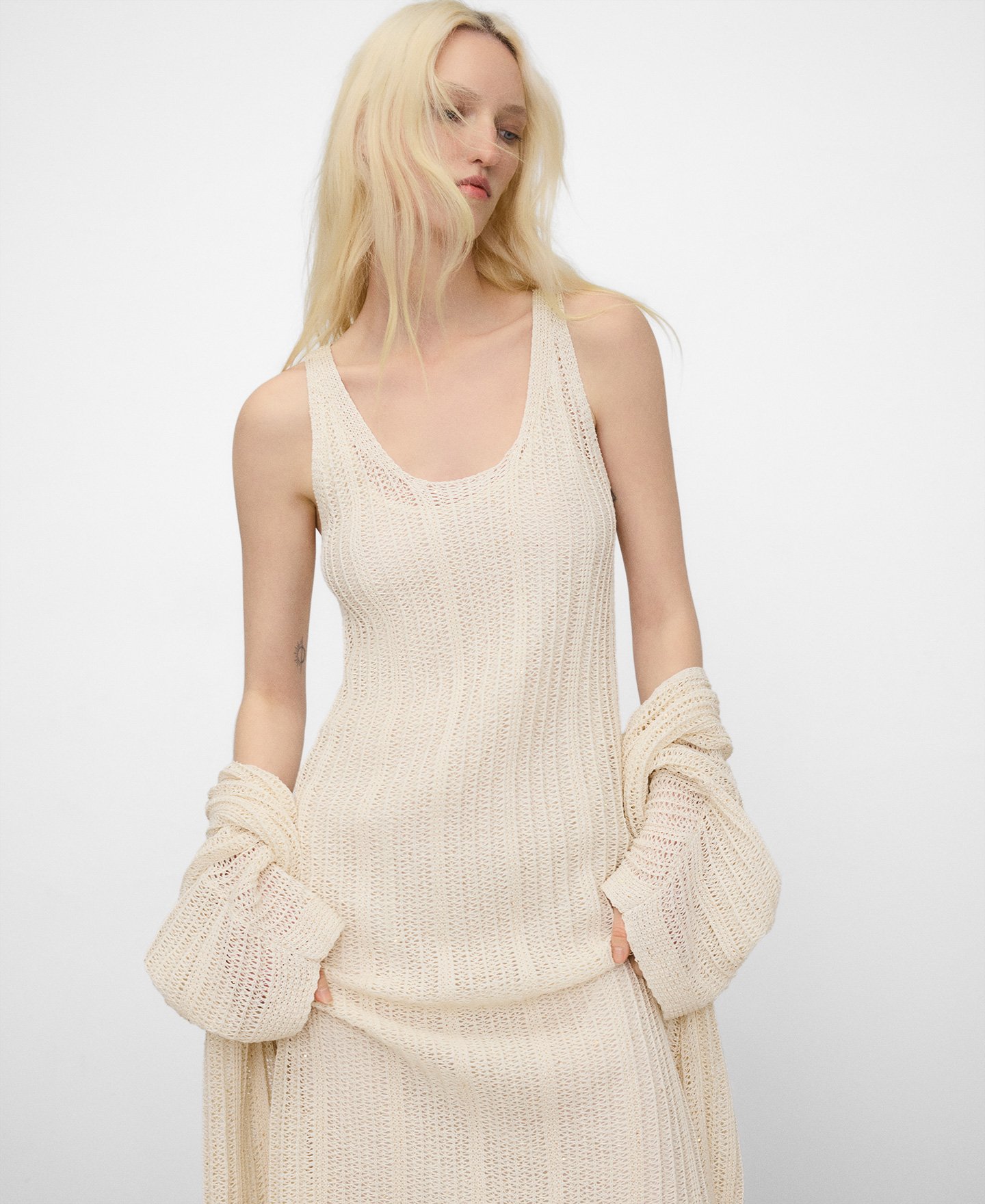 Long openwork knit dress image number 3