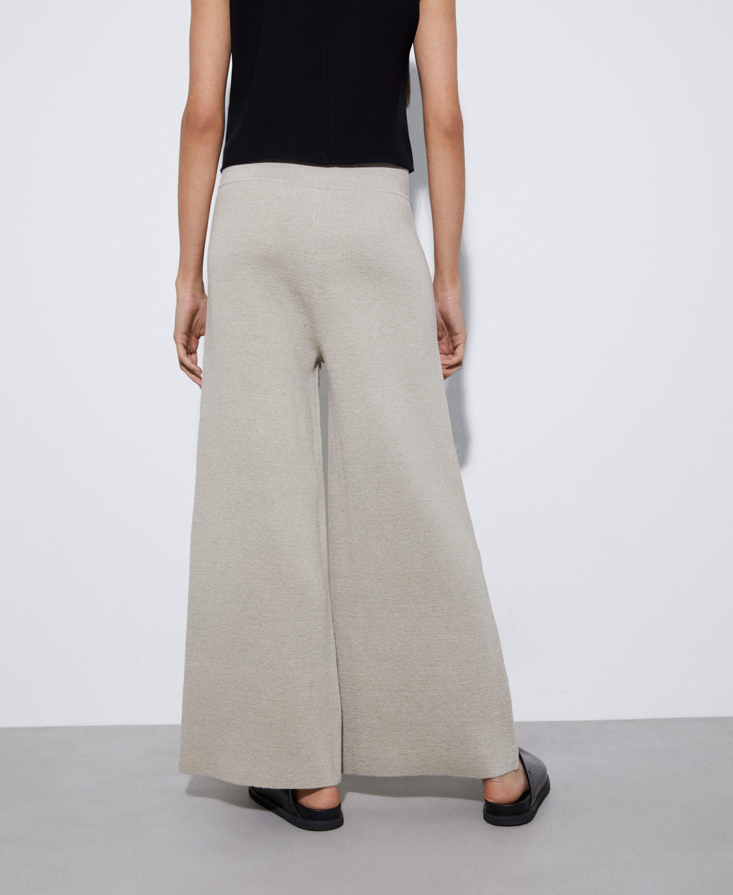 Baggy linen trousers image number 2