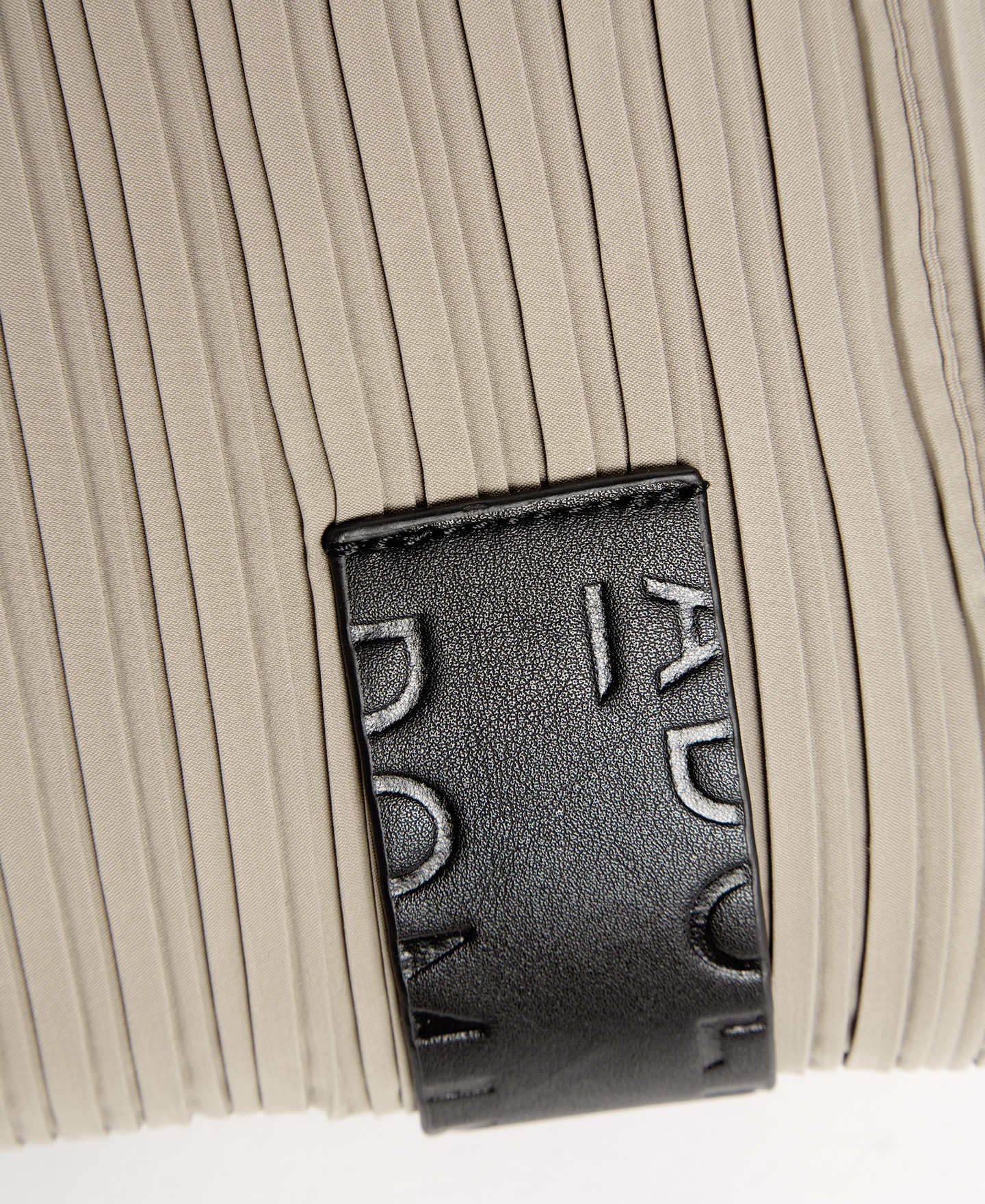 Leather textured small shoulder bag image number 2