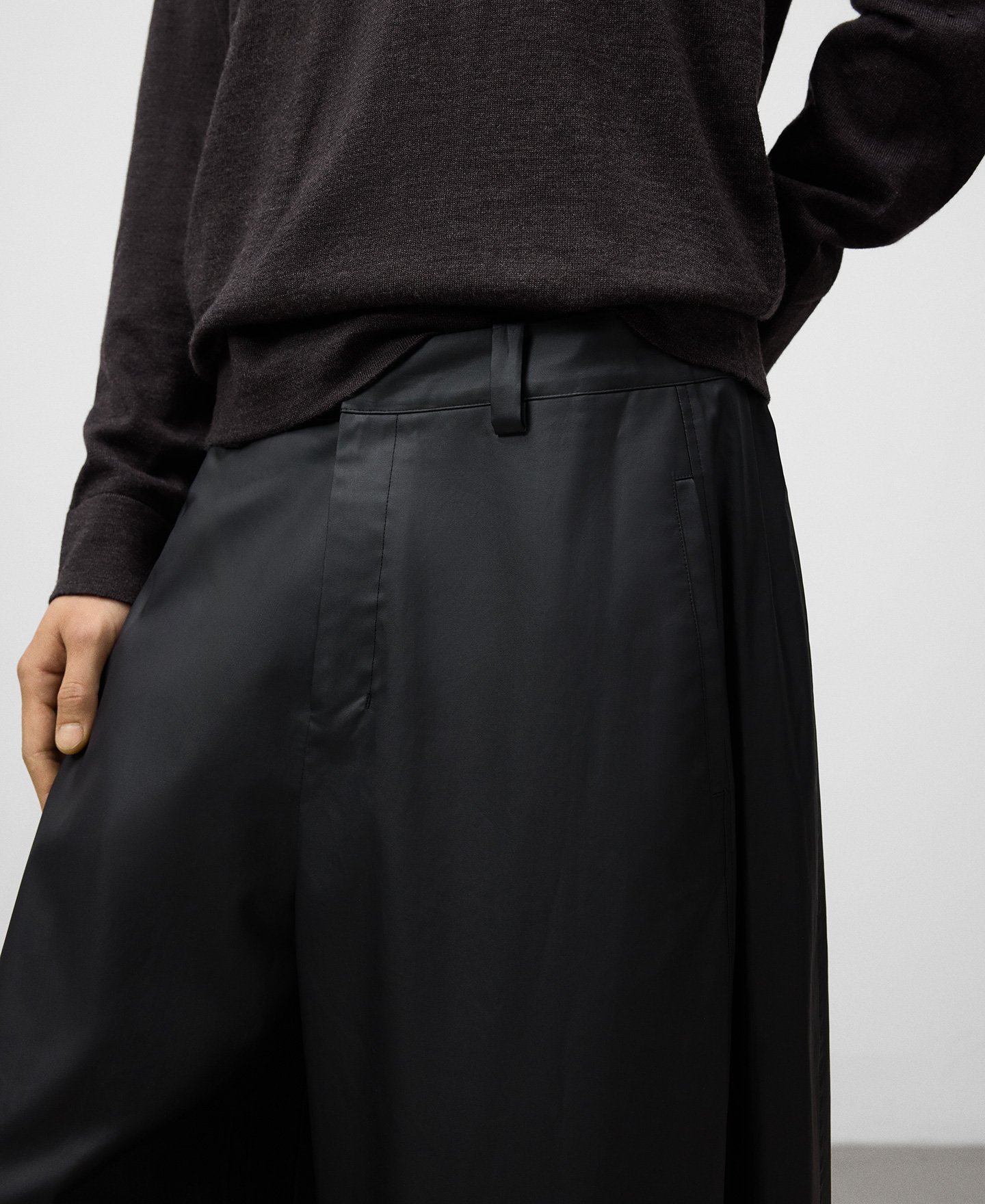 Pantalón barrel fit negro hombre image number 3