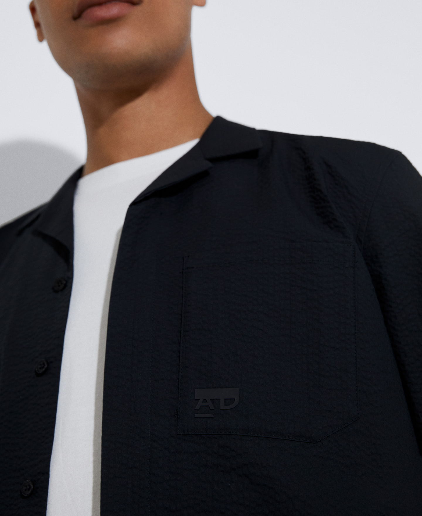 Cotton seersucker bowling shirt image number 3