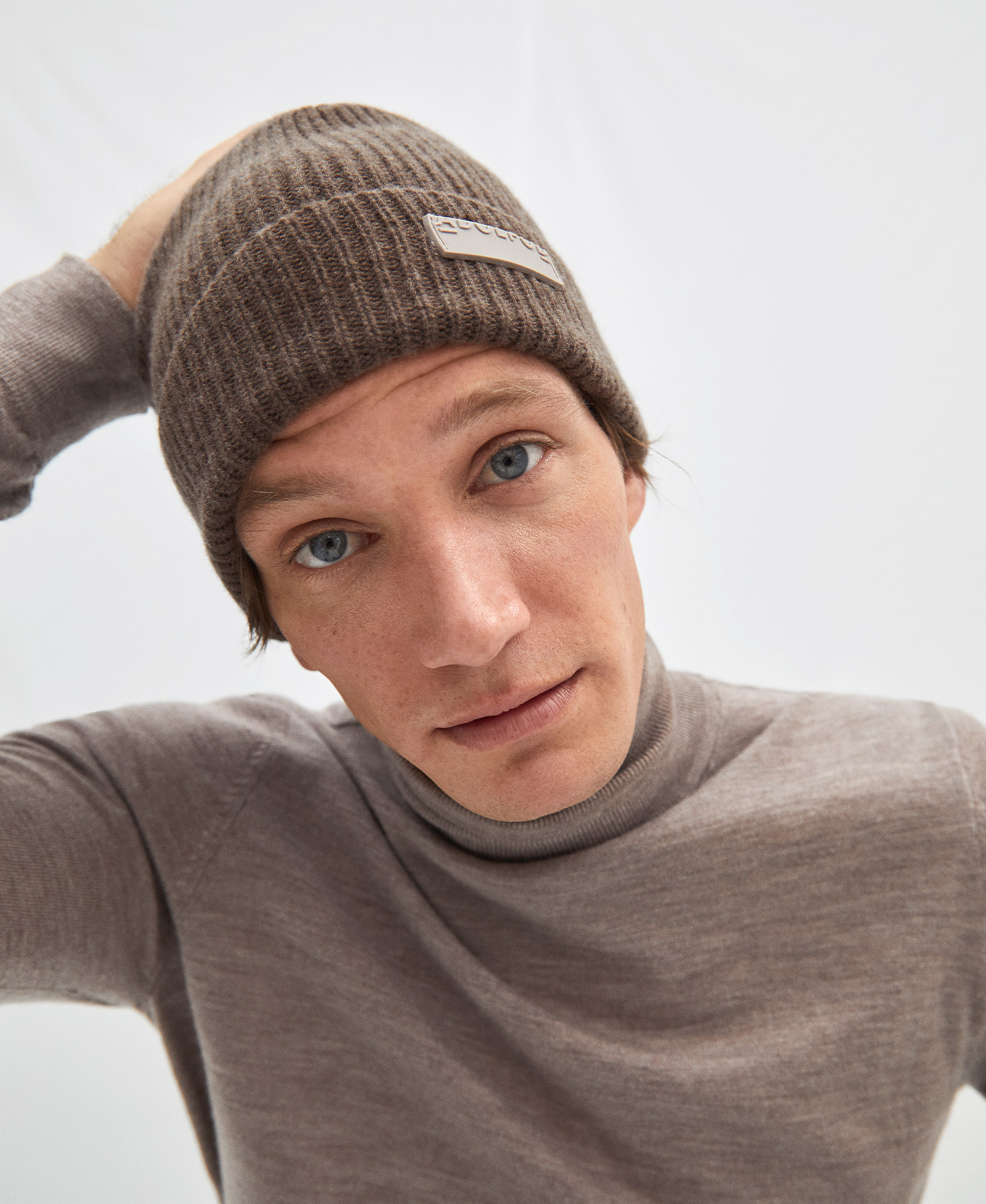 Merino wool beanie image number 2