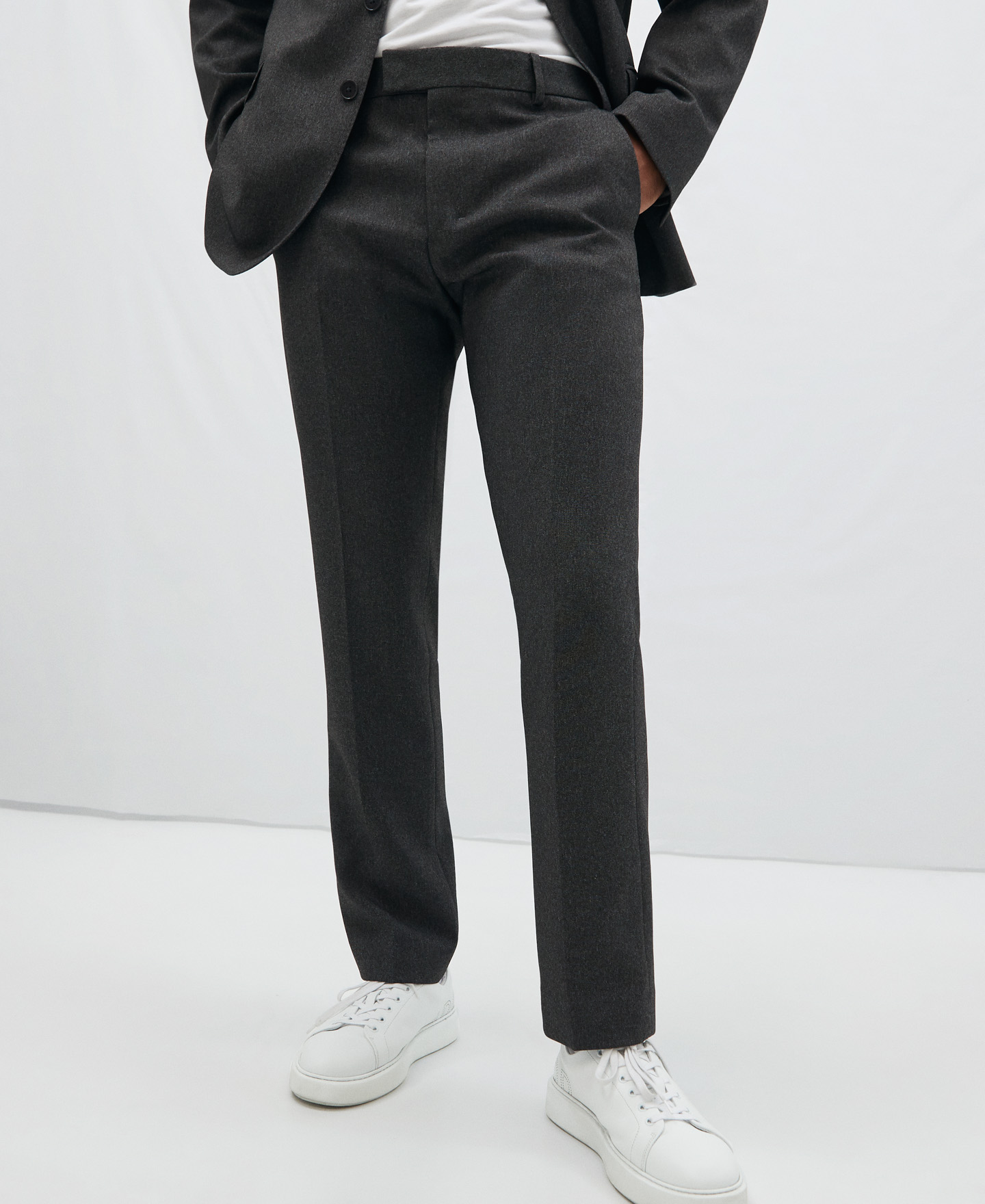 Three button tailored suit image number 4