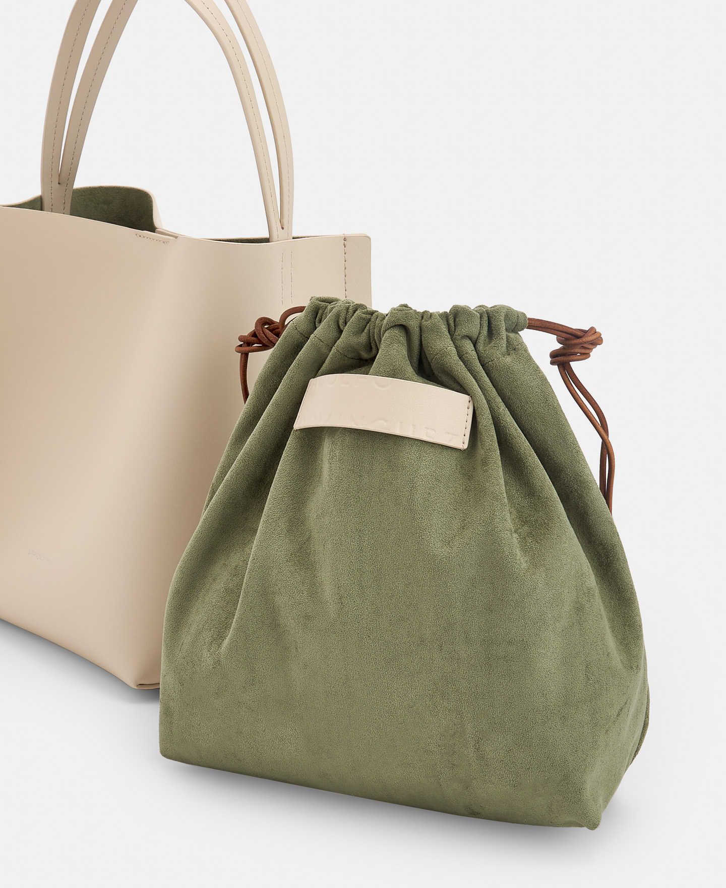 Bolso cubo en piel responsable image number 1