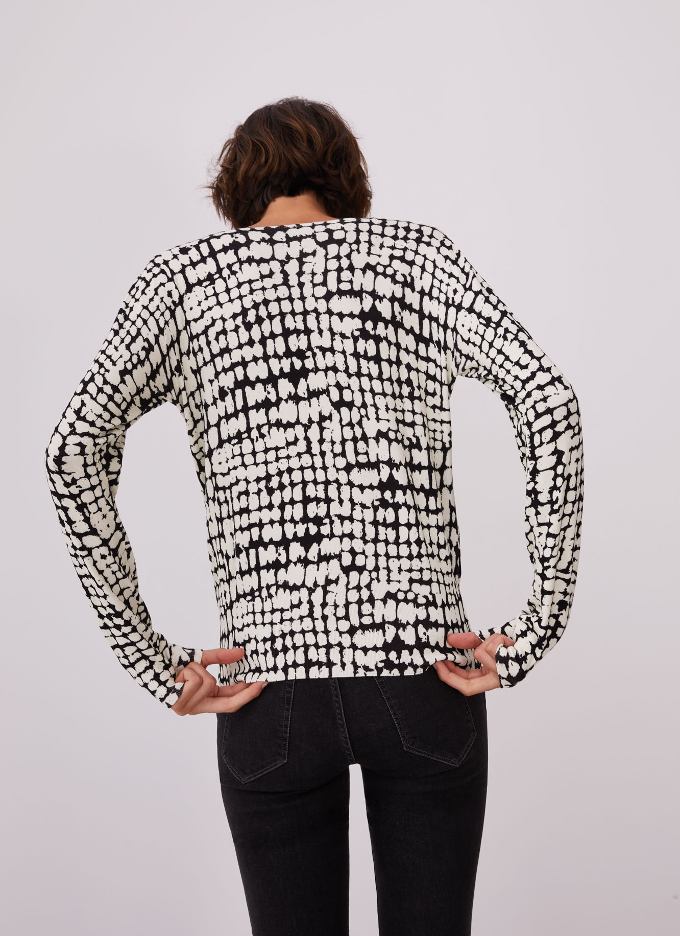 Viscose sweater with blurred dots image number 1