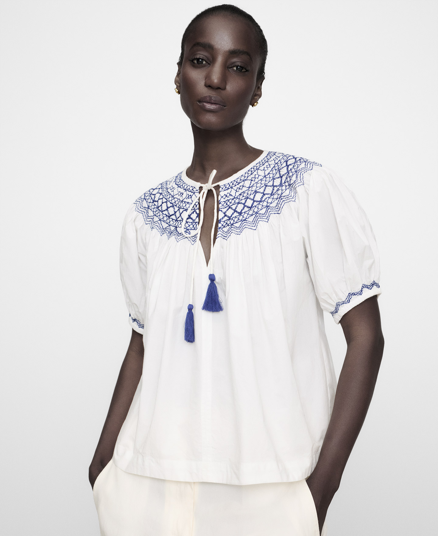 Blusa nido de abeja borlas image number 0